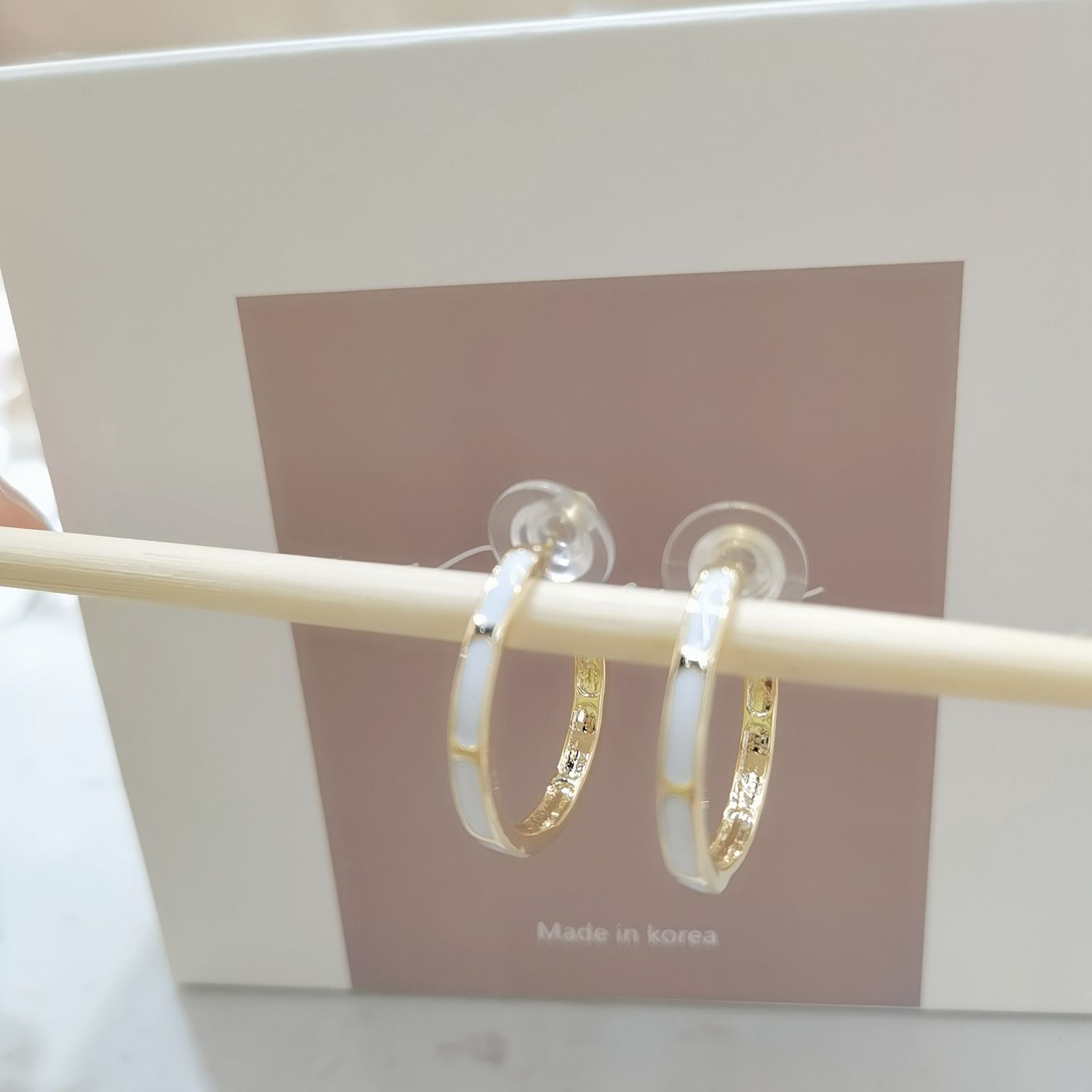 ريفيتي 1635 المرسومة بأذنها المرسومة باللون الفائق Item Picture
