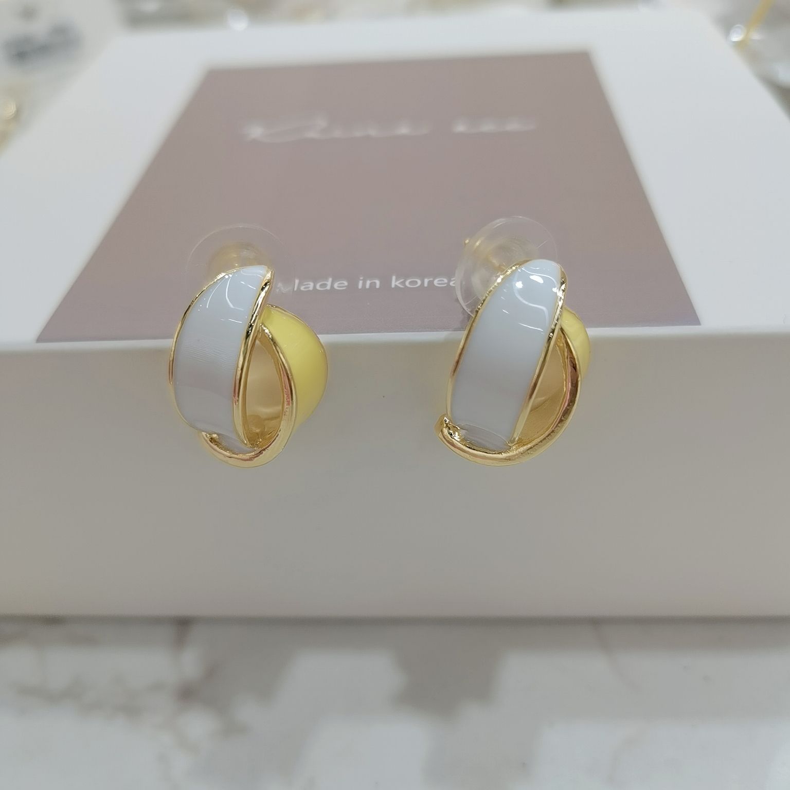 丽梵蒂1621法式港风港味复古高级感，黄色，粉色，紫色与白色撞色滴时尚大方。详情图4