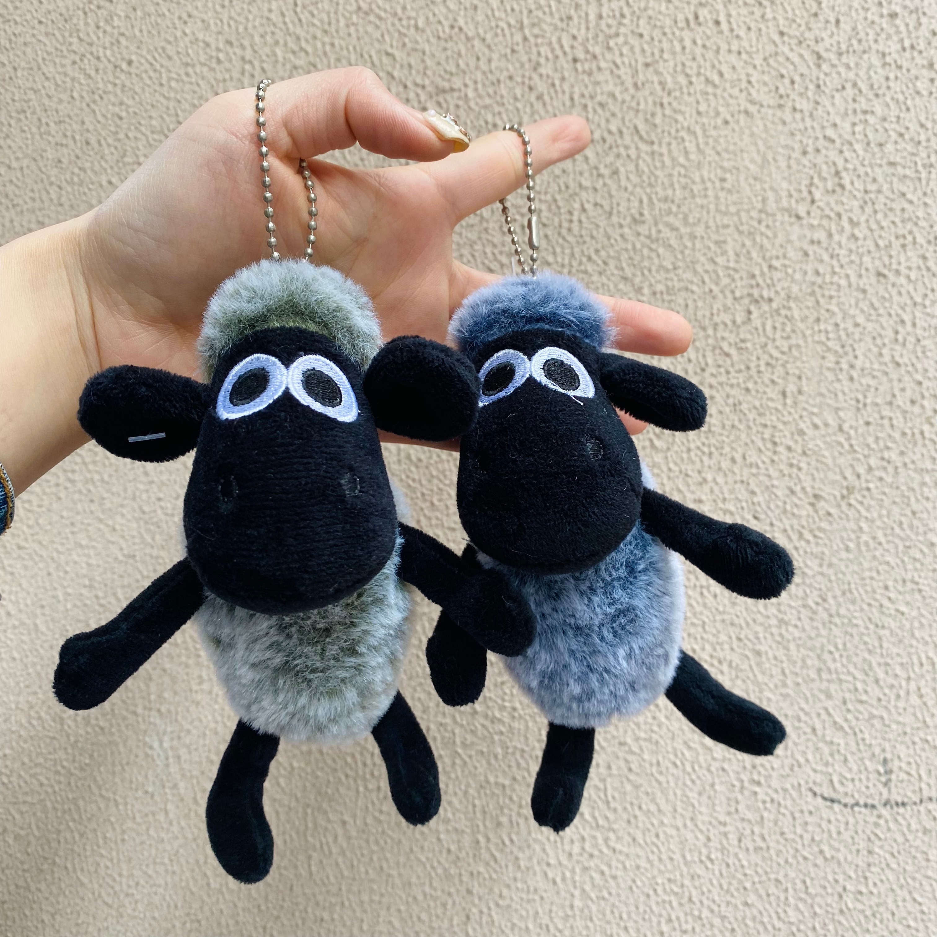 Cartoon little sheep keychain doll, plush pendant, doll backpack, mobile phone keychain pendant, keychain can be customized. Bestsellers, various styles can be customized. Export and foreign trade. Sean sheep, long-haired Sean sheep details Picture