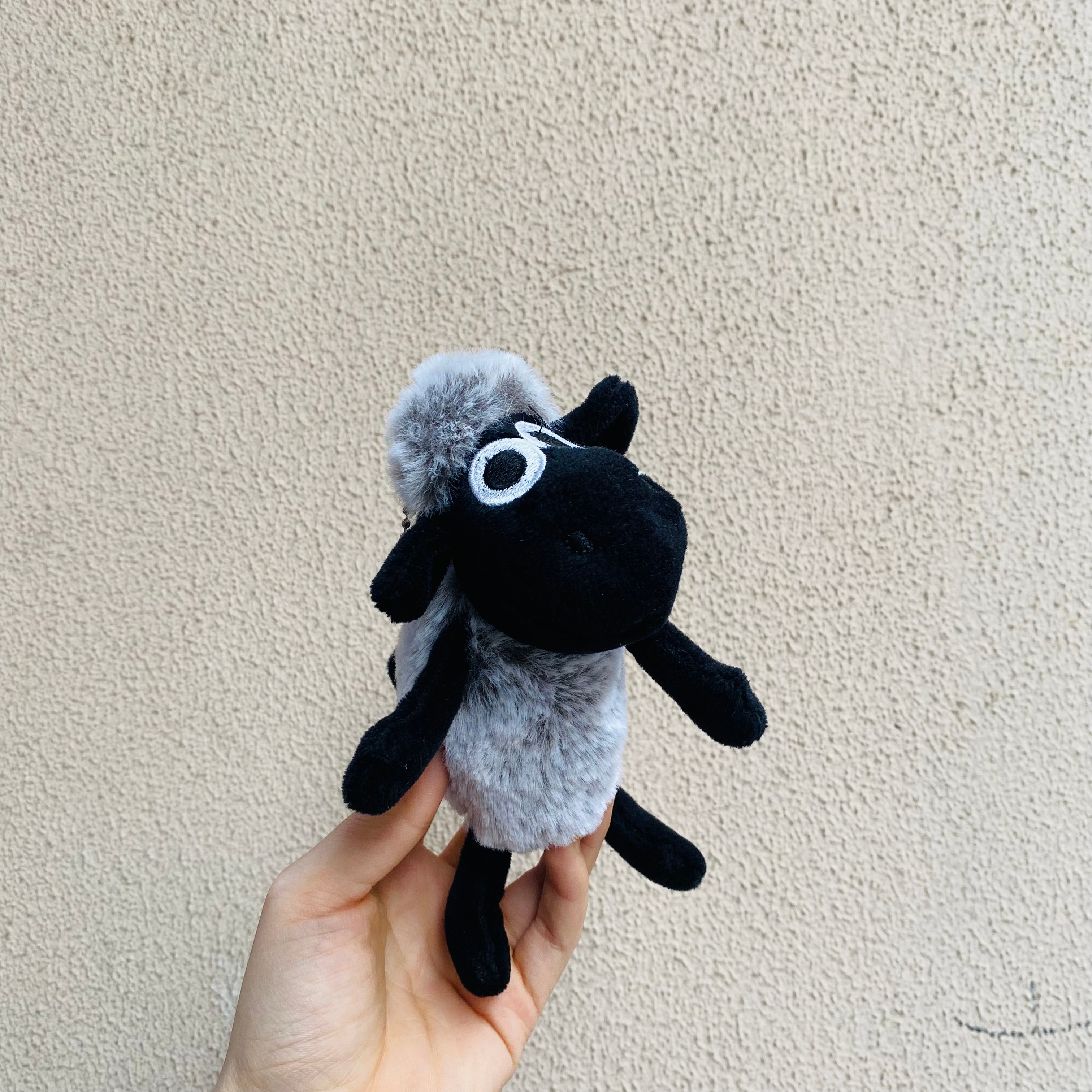 Cartoon little sheep keychain doll, plush pendant, doll backpack, mobile phone keychain pendant, keychain can be customized. Bestsellers, various styles can be customized. Export and foreign trade. Sean sheep, long-haired Sean sheep Item Picture