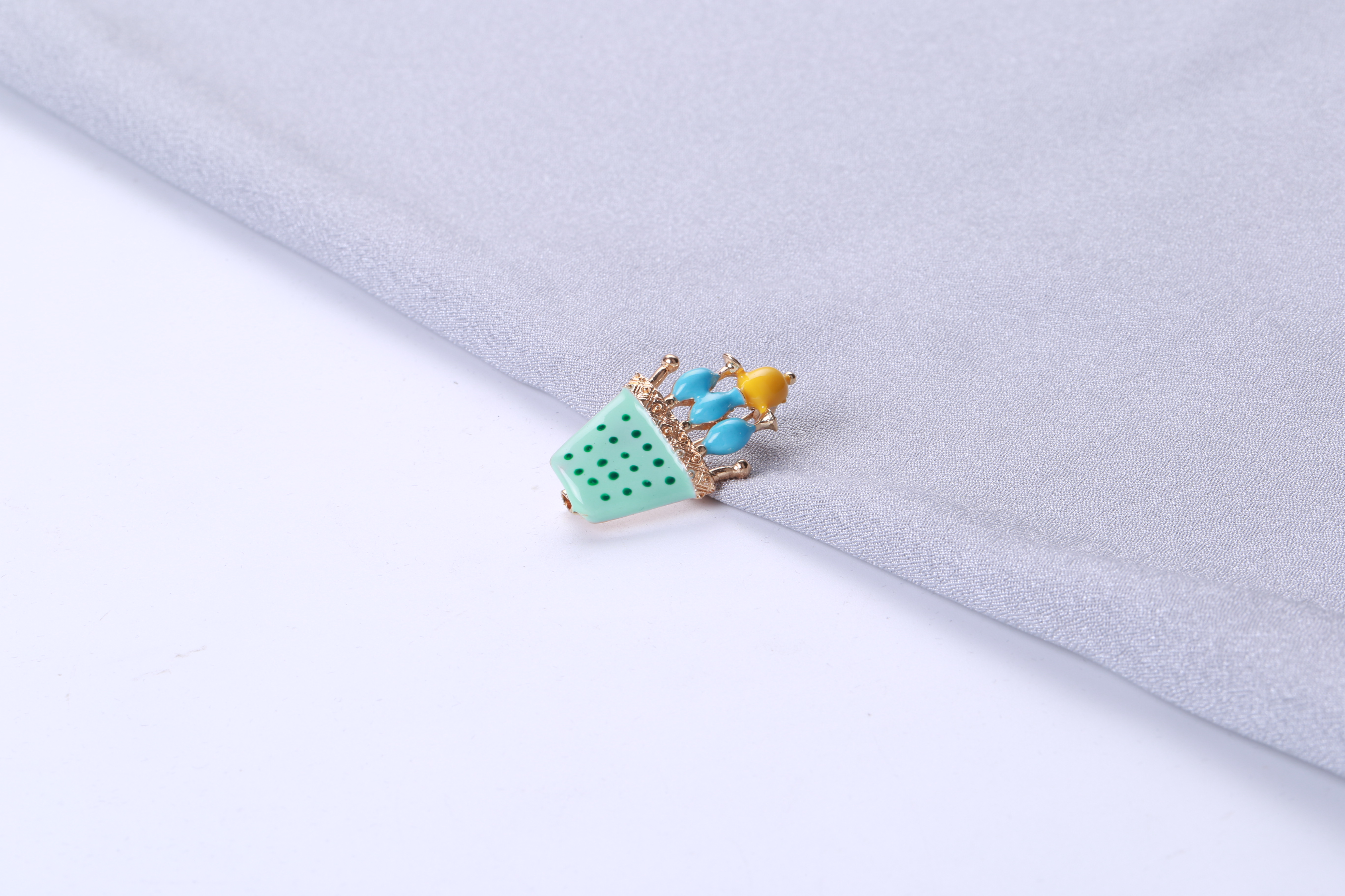 Factory direct sales for foreign trade, high-end new popcorn brooch, trendy for women in summer