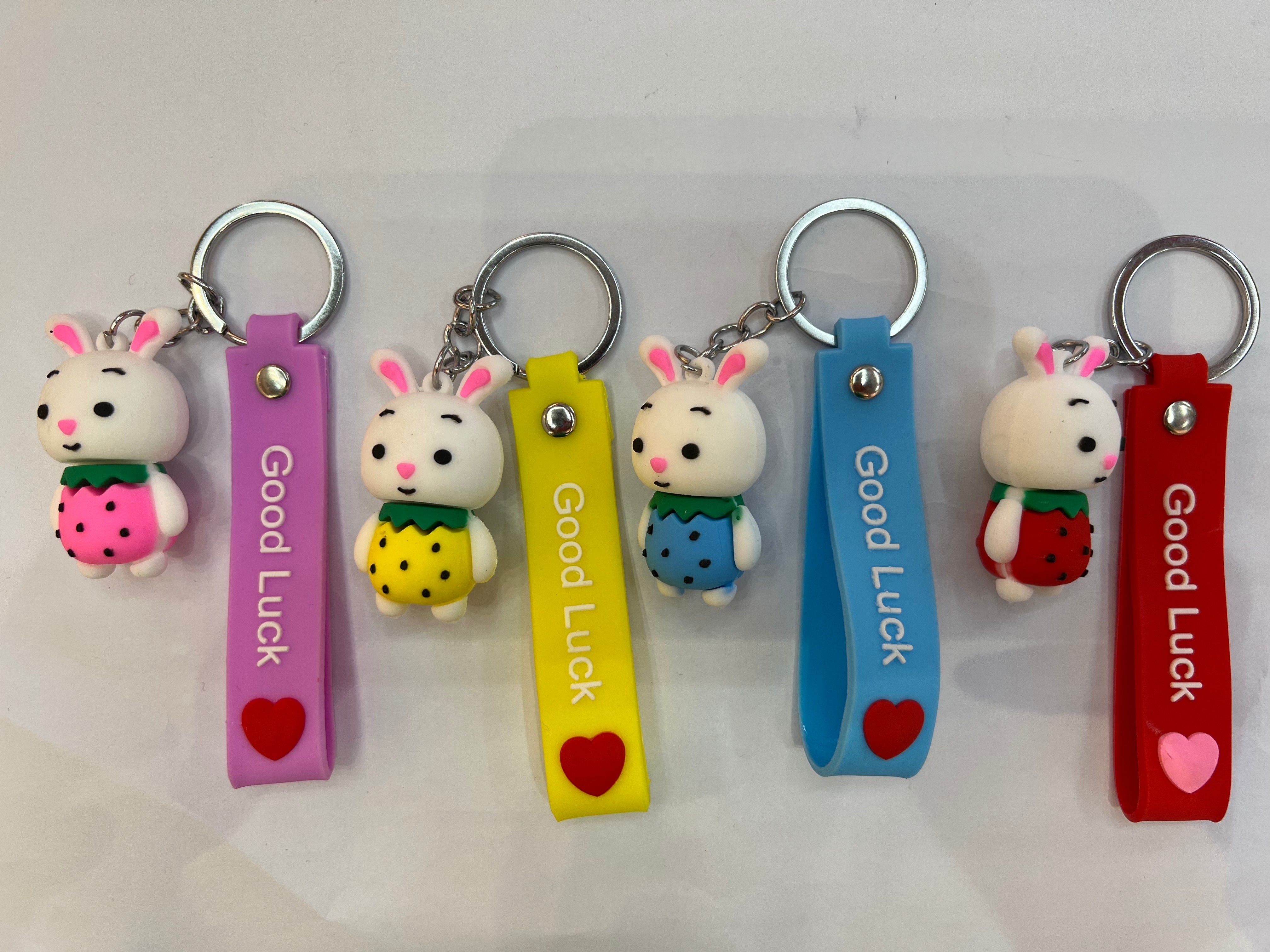 斑点草莓兔子可爱钥匙扣彩色混色GOOD LUCK爱心绳四节链绳子