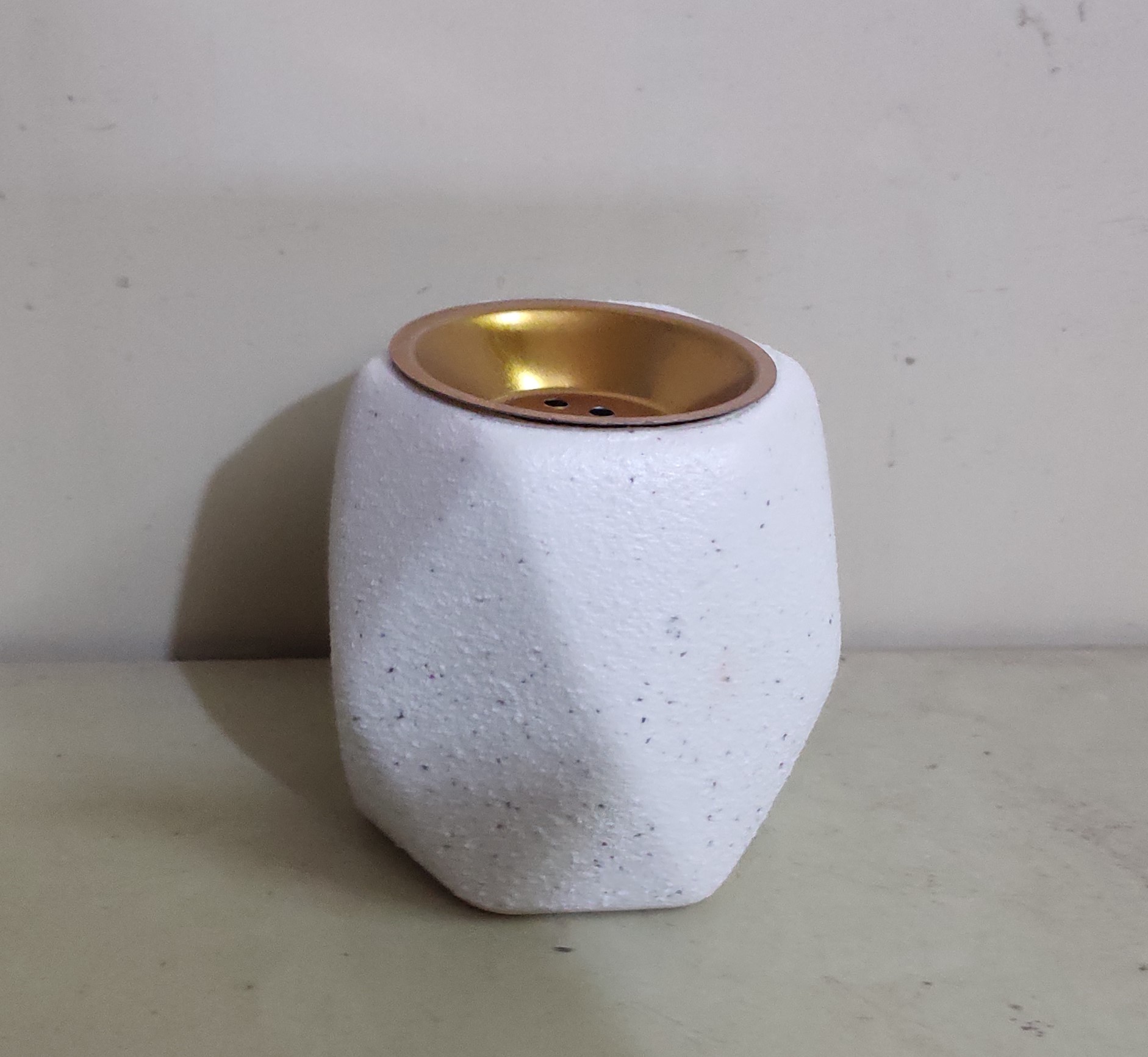 Venta caliente pequeño tamaño simple mate macaron color cerámica incienso estufa de carbón para artesanías