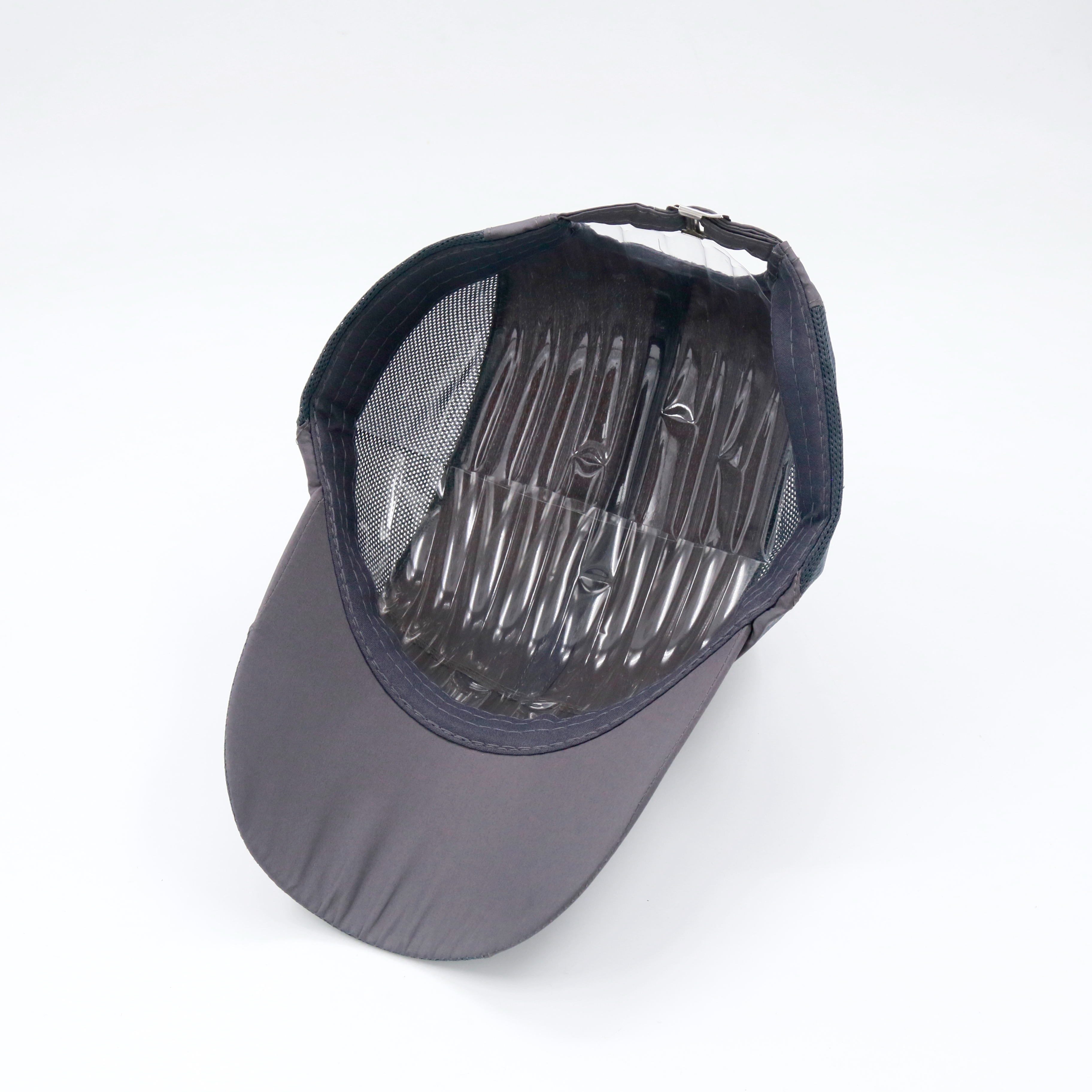 An outdoor breathable baseball cap with a side grid and two diagonal bars Item Picture