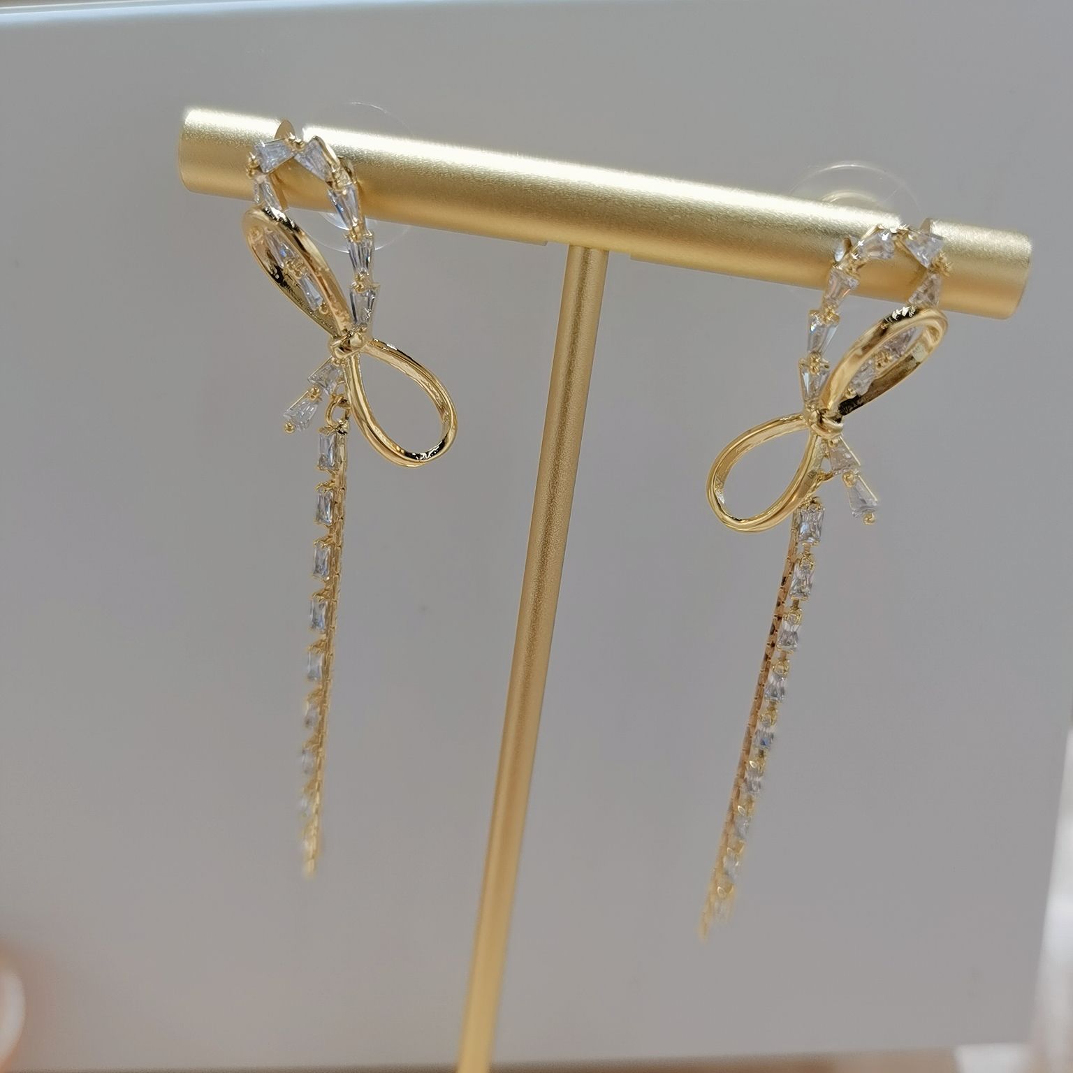 ريفيتي 1645، قرط الفراشة المتقطع detail image 5