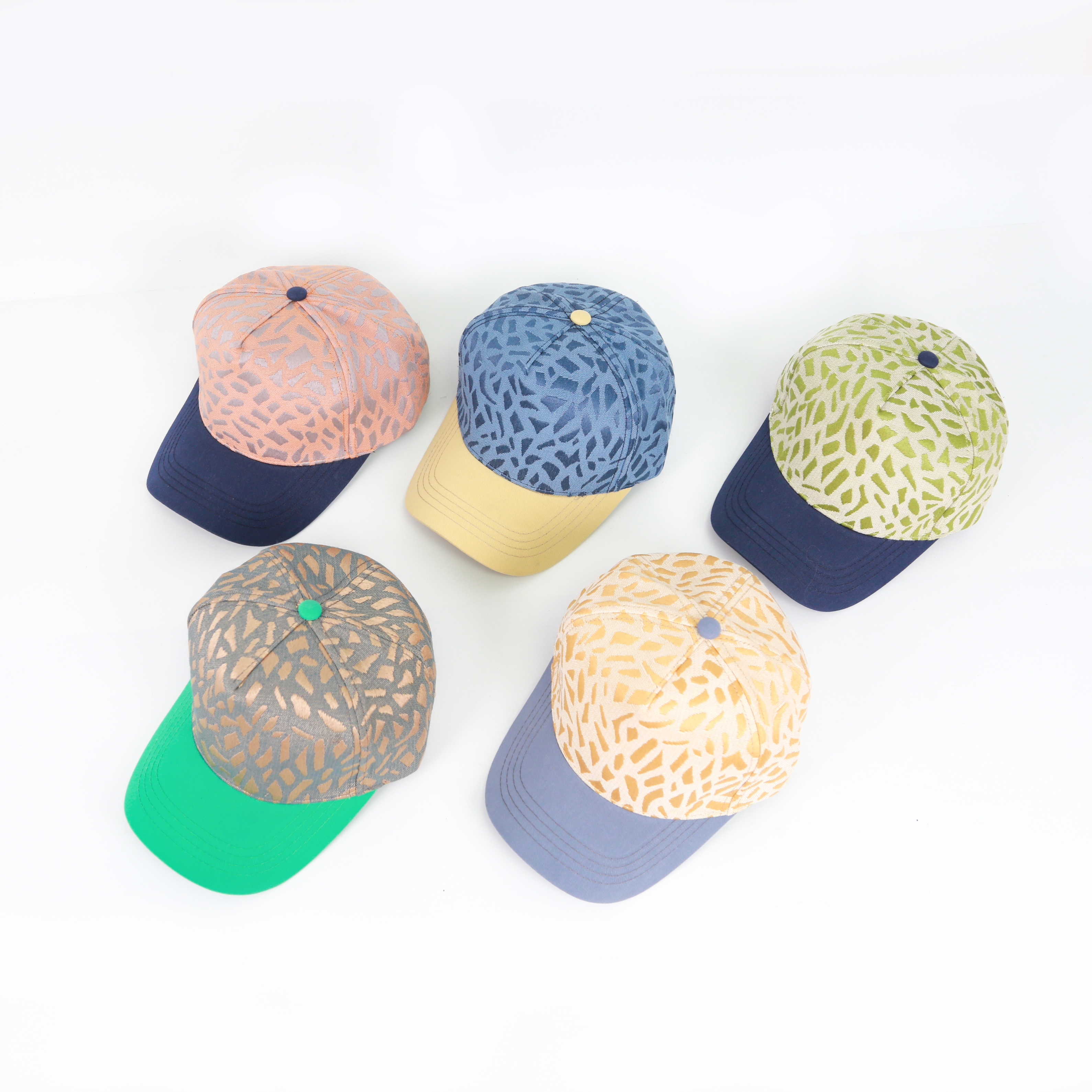 A two-color patchwork street dance hat with full-print embroidery