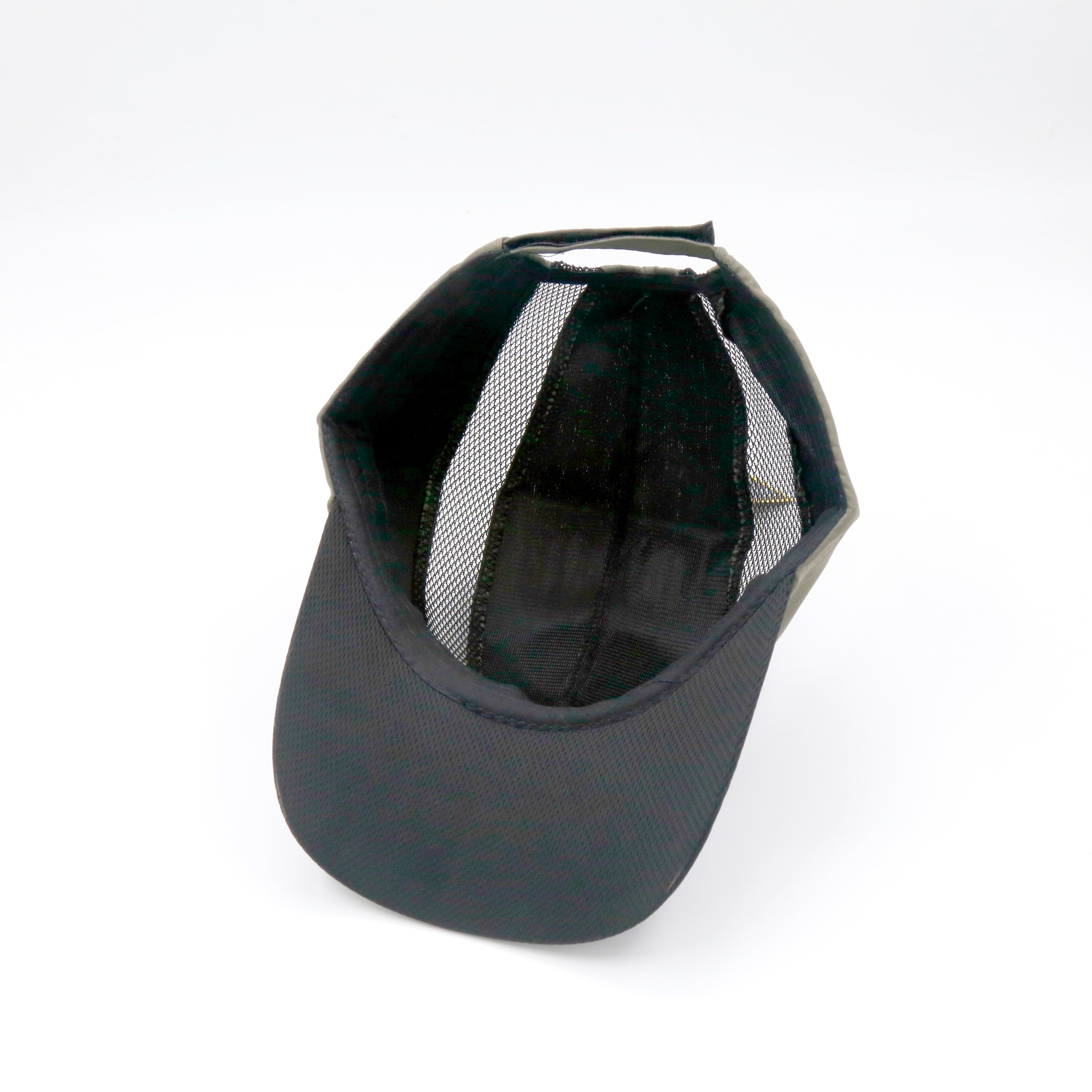 Outdoor quick-drying breathable baseball cap with a mesh brim and magic buckle Item Picture