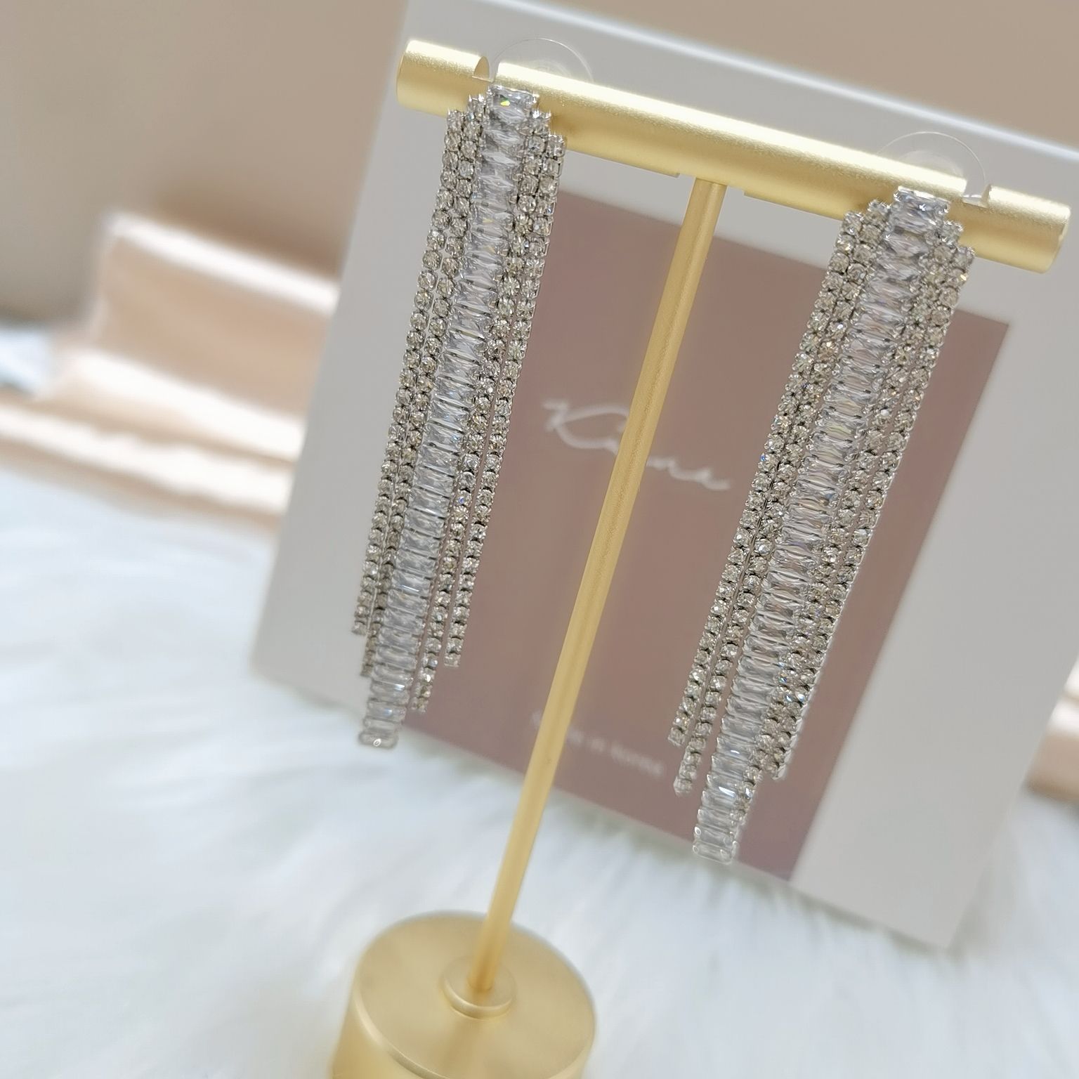ريفيتي 1657 ذات الأقراط القصيرة details Picture