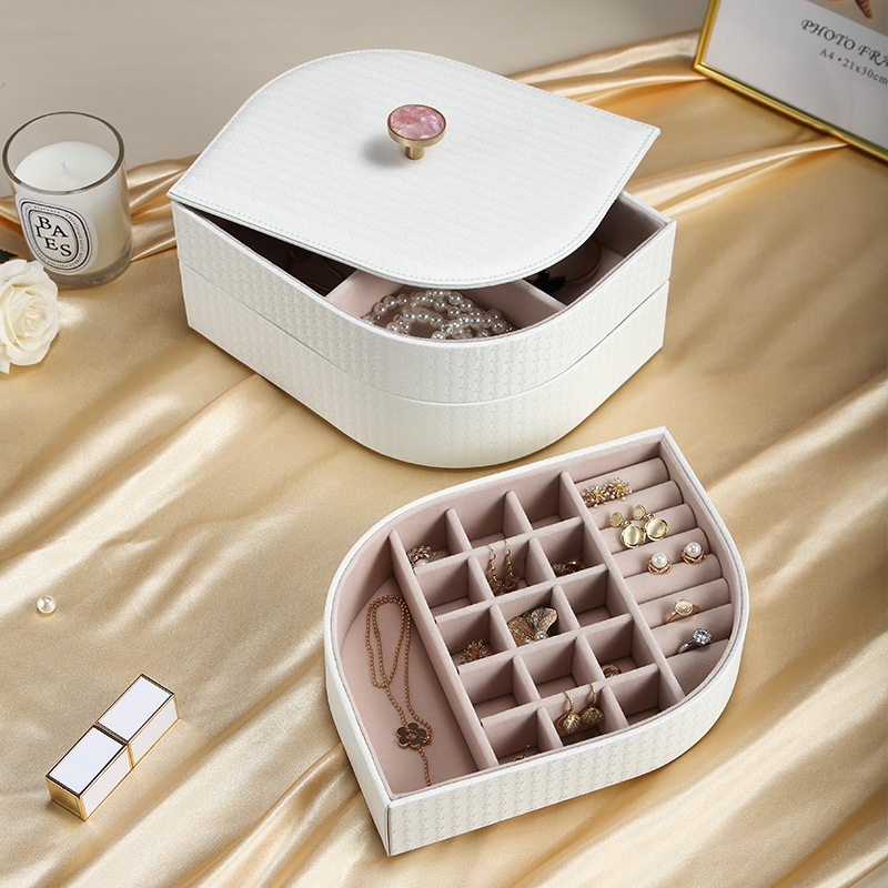 Fashionable and creative leather jewelry box details Picture