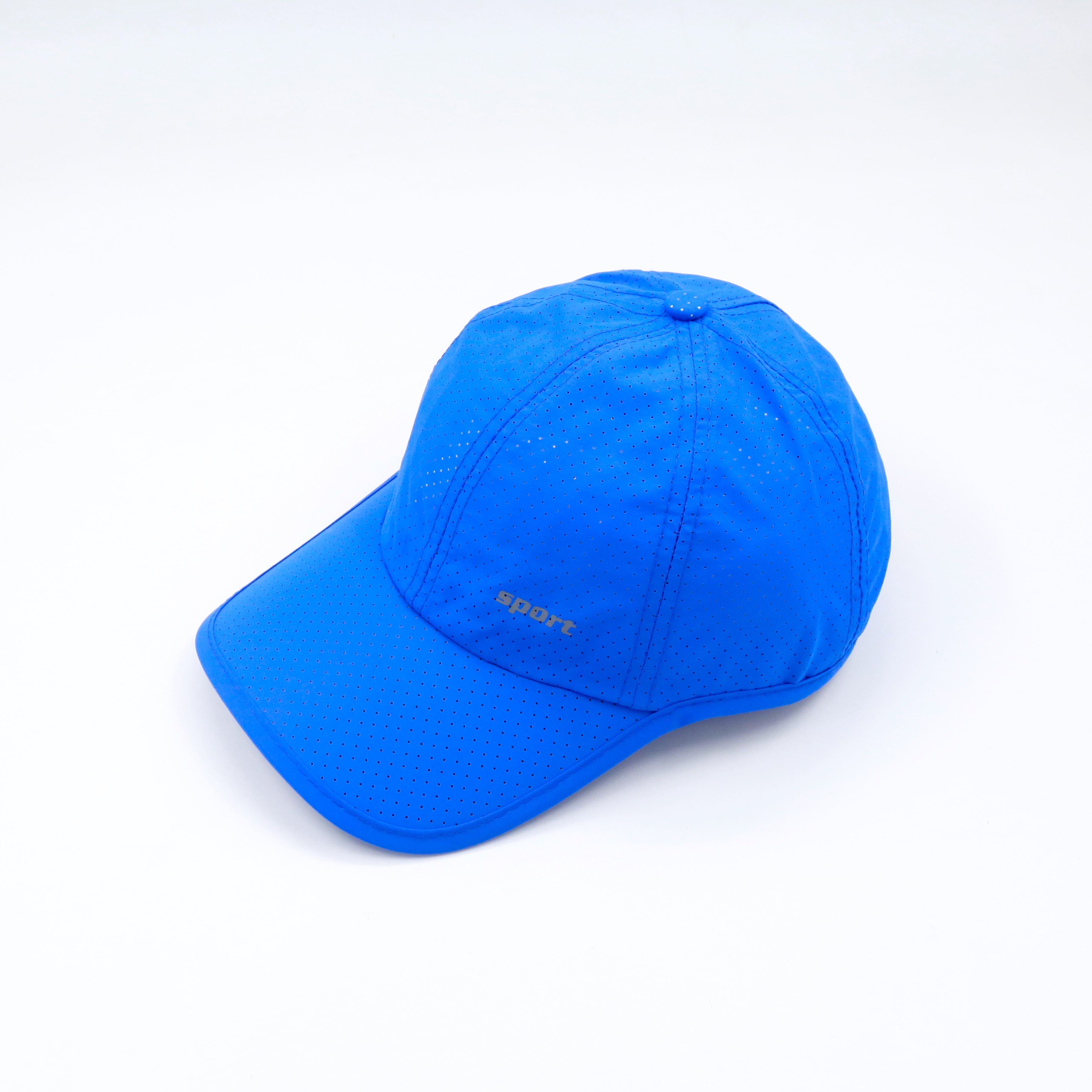 The outdoor sports mesh baseball cap is breathable and quick-drying in summer