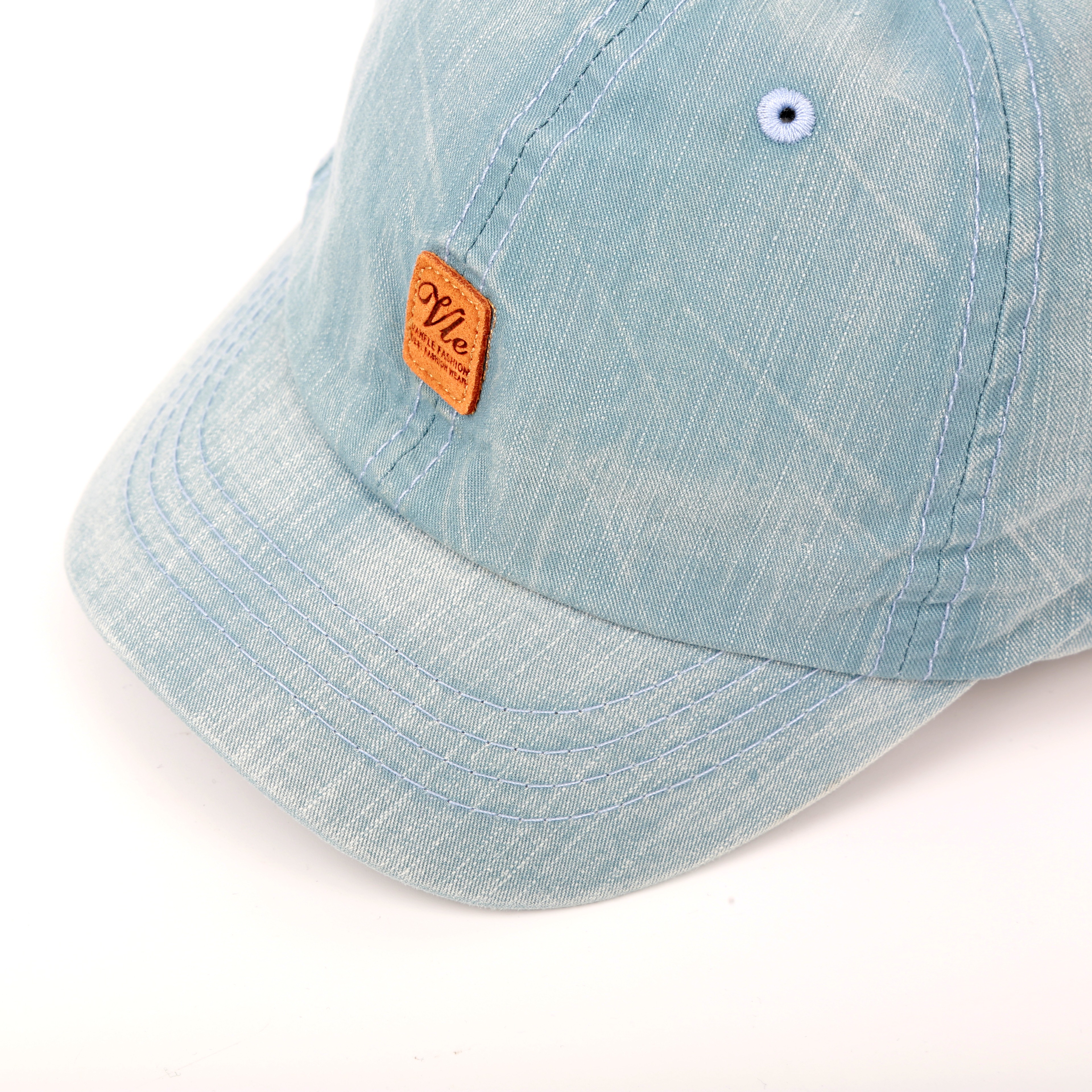 Men's and women's short-brimmed denim washed baseball caps made of aged washed cotton Application Scenario