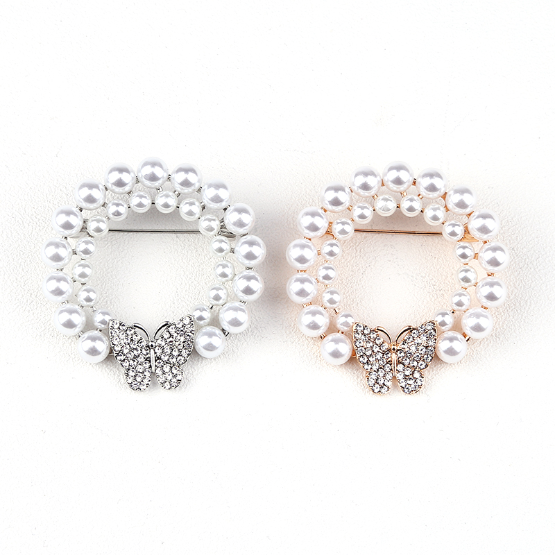 Factory direct sales, popular in foreign trade, high-end new Jianxiao retro elegant garland light luxury waterproof diamond brooch details Picture