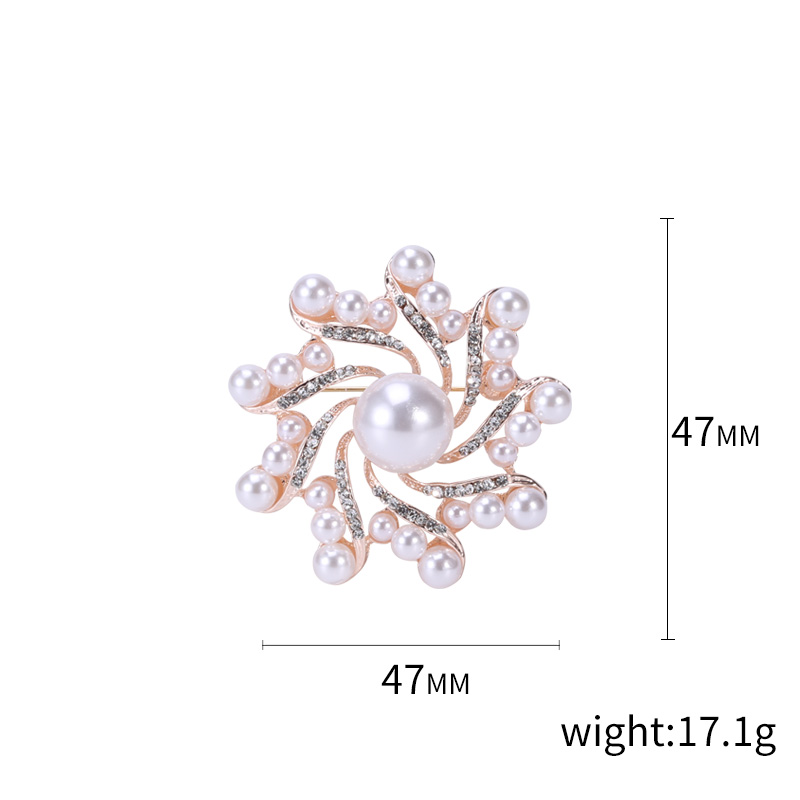 Factory direct sales, popular in foreign trade, high-end new style, Jianxiao retro elegant wreath, light luxury waterproof diamond brooch and pin, light luxury style Specification image