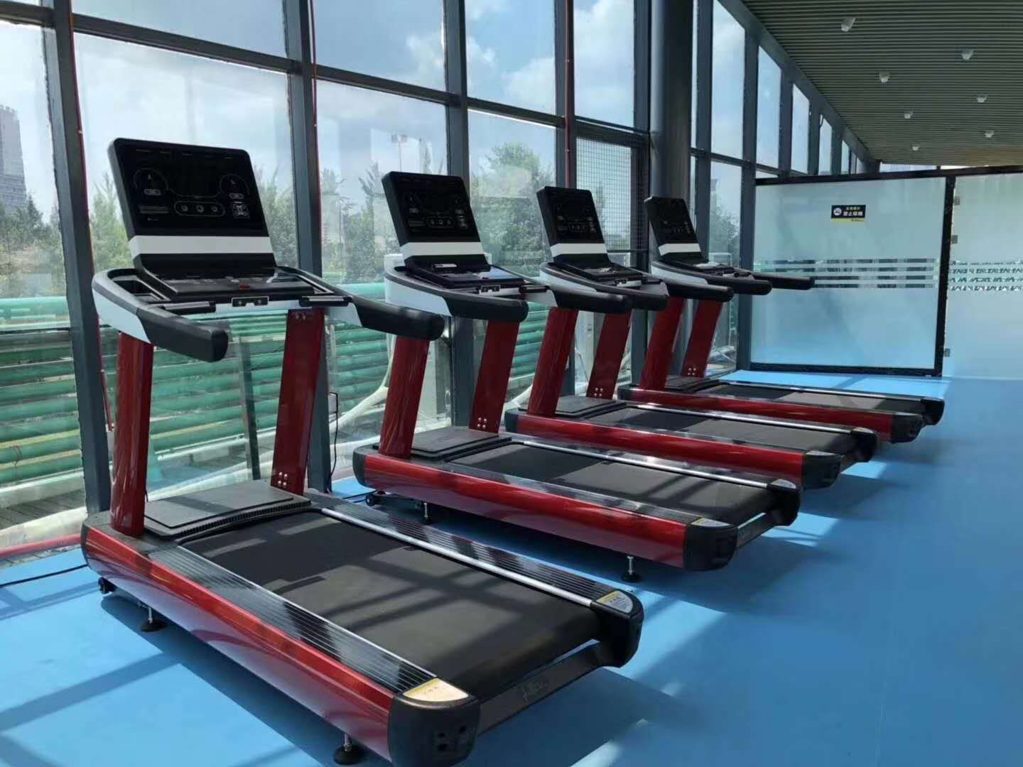 Commercial treadmill