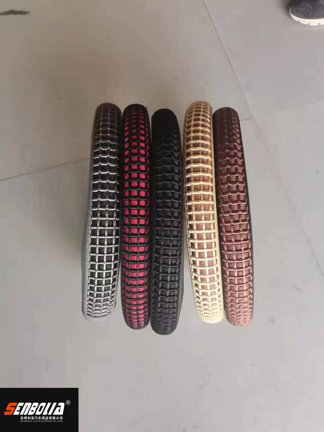 汽车方向盘套白底实物图
