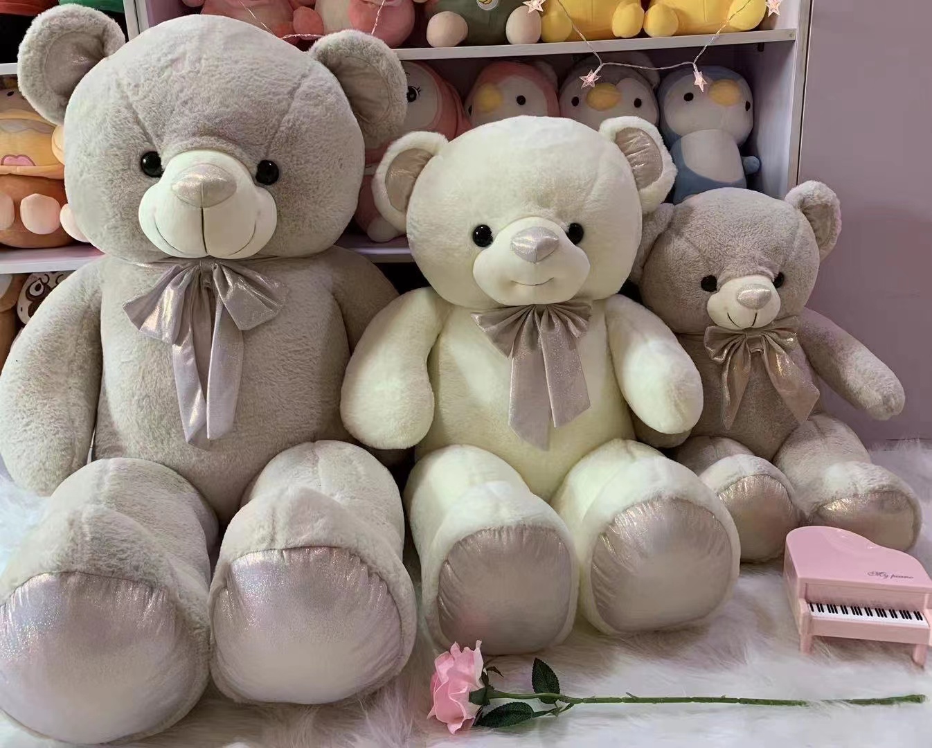Golden bow tie bear Application Scenario