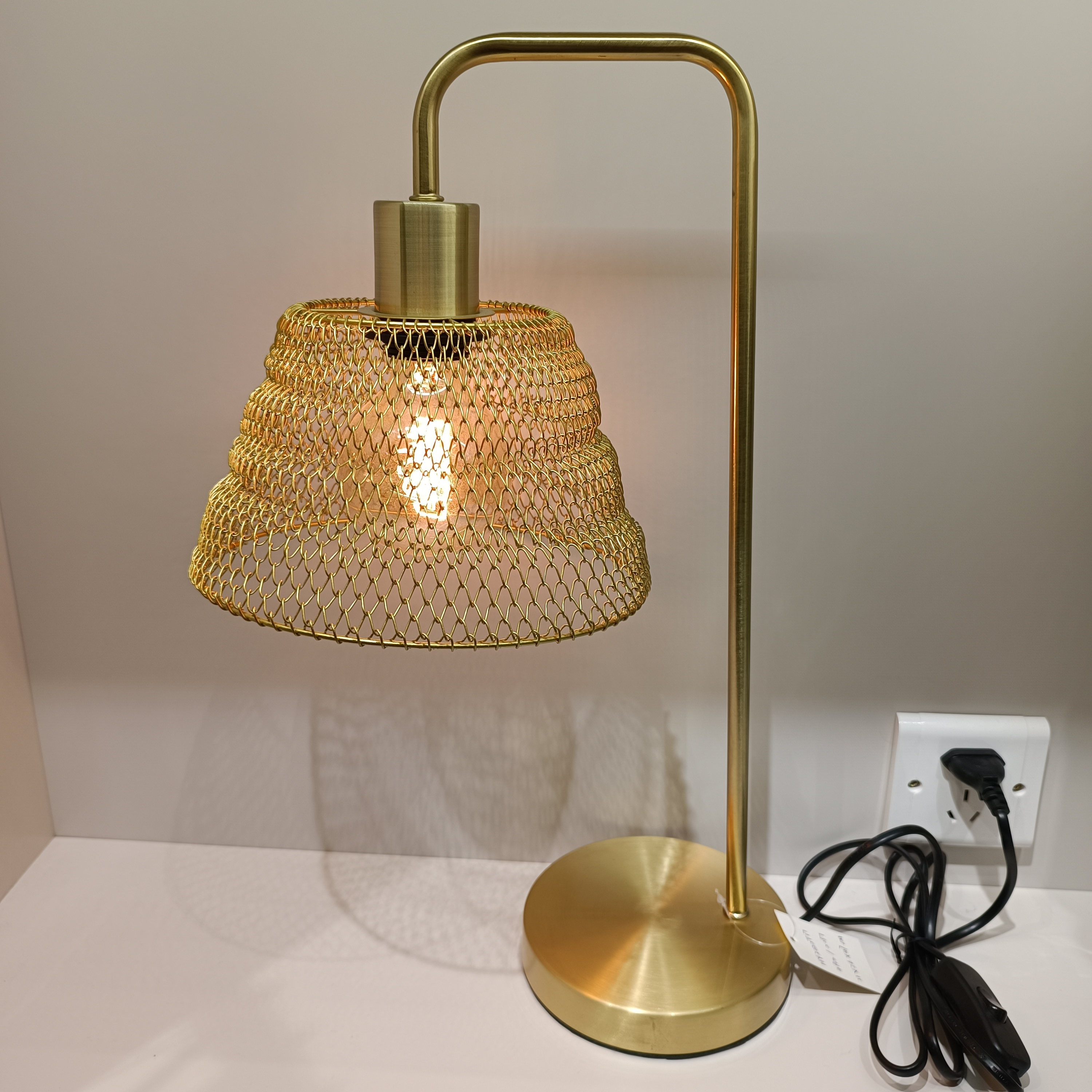 Nordic ins table lamp, ironwork table lamp, light luxury metal decorative lamp, craft lamp, mesh cover indoor table lamp