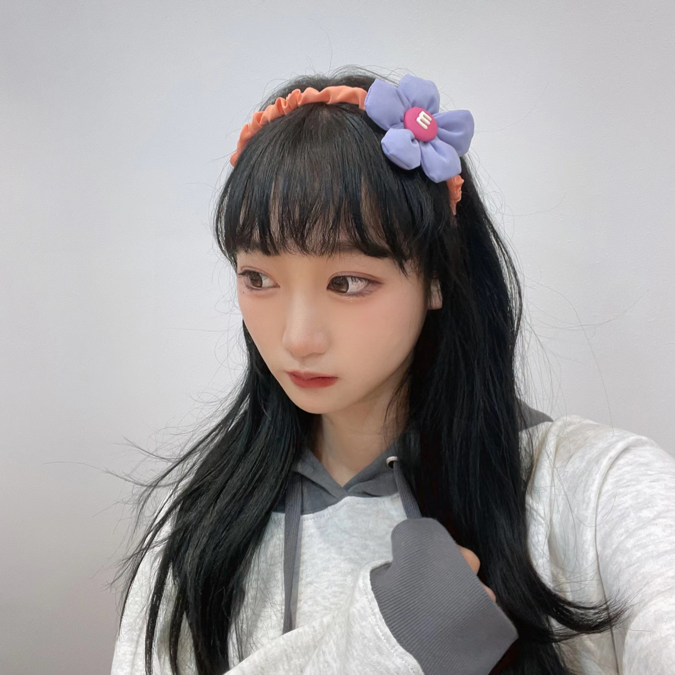 Trendy brand girl - Five-petal flower hair band Application Scenario