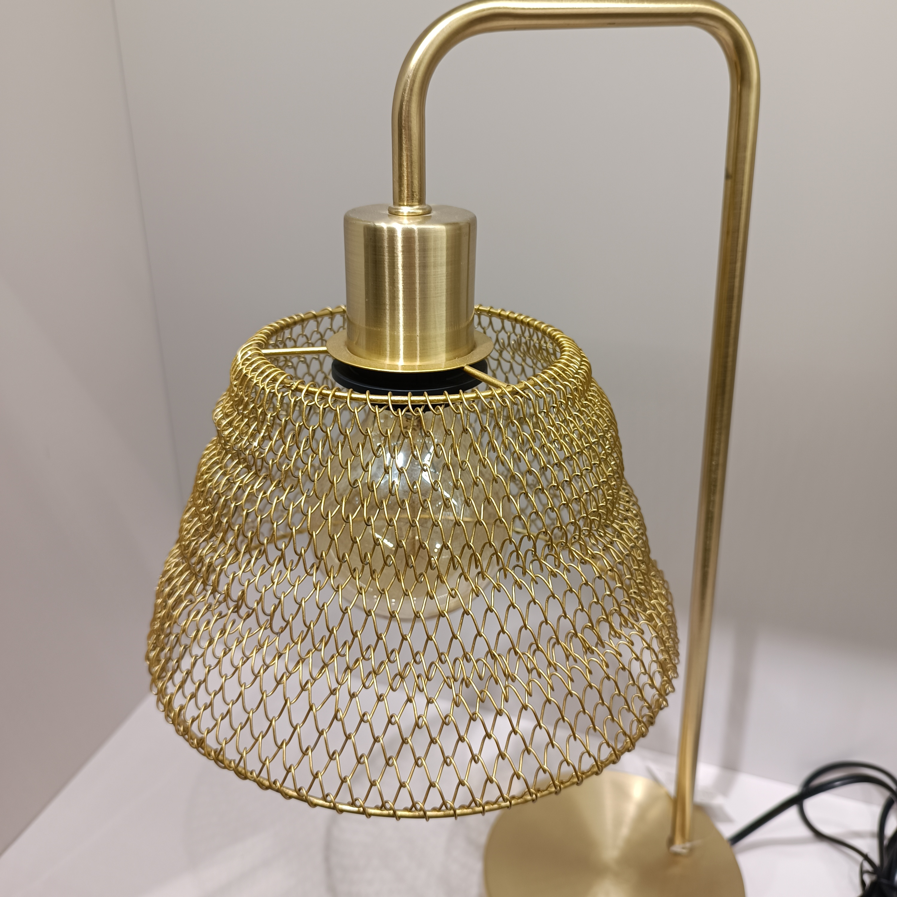Nordic ins table lamp, ironwork table lamp, light luxury metal decorative lamp, craft lamp, mesh cover indoor table lamp Application Scenario