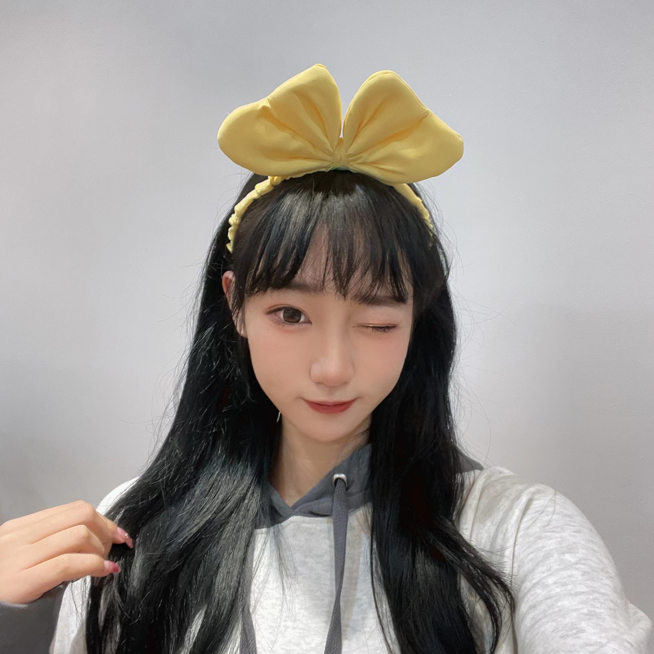 Trendy brand girl - Big bow tie headband details Picture