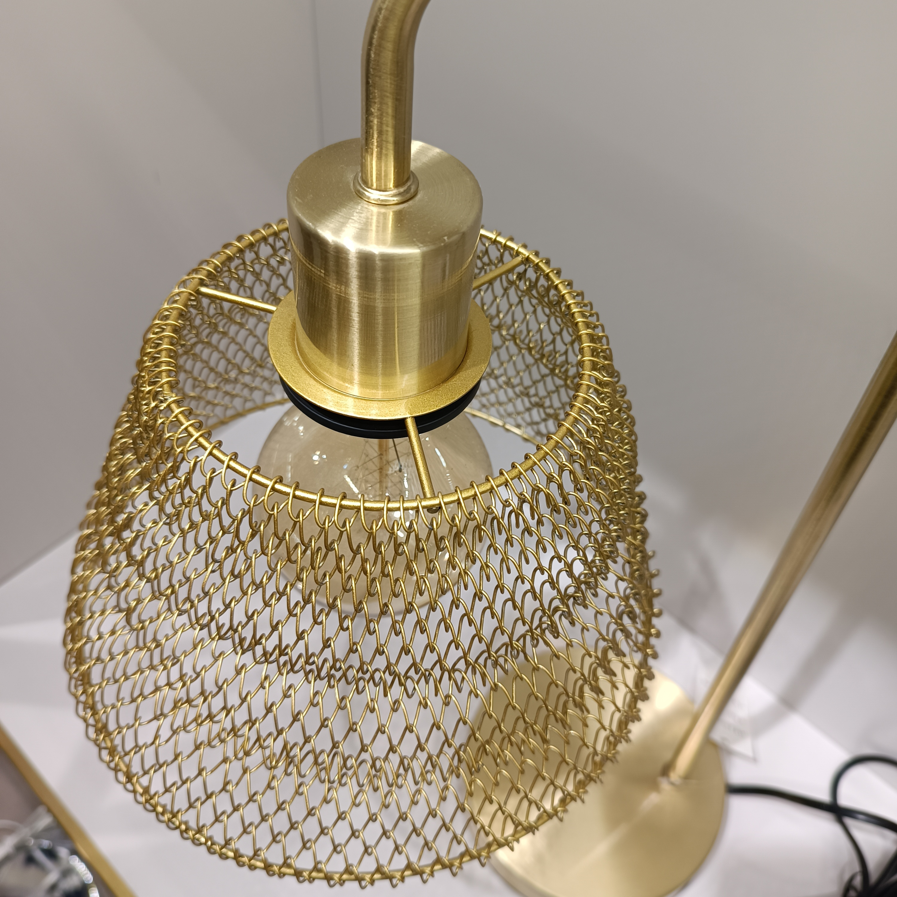 Nordic ins table lamp, ironwork table lamp, light luxury metal decorative lamp, craft lamp, mesh cover indoor table lamp details Picture