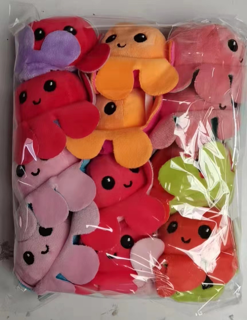 New plush toy octopus plush toy key pendant details Picture