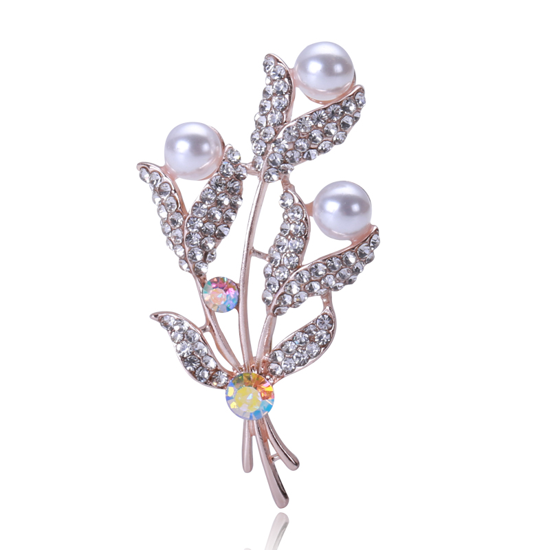 Factory direct sales, popular in foreign trade, high-end new brooches paired with mother-of-pearl, luxurious European and American crystal pins, pearl coats, corsages, and gifts for mothers Item Picture