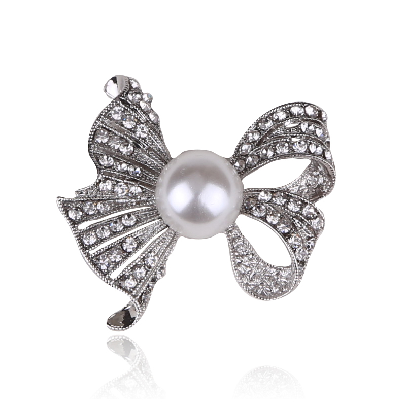 Factory direct sales, popular in foreign trade, high-end new brooches with mother-of-pearl bows, luxurious and high-end crystal pins from Europe and America, pearl coats, corsages, and gifts for mothers Item Picture