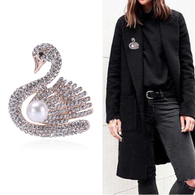 Factory direct sales, popular in foreign trade, high-end new brooches paired with mother-of-pearl swan, luxurious high-end crystal pins from Europe and America, pearl coats, corsages, and gifts for mothers