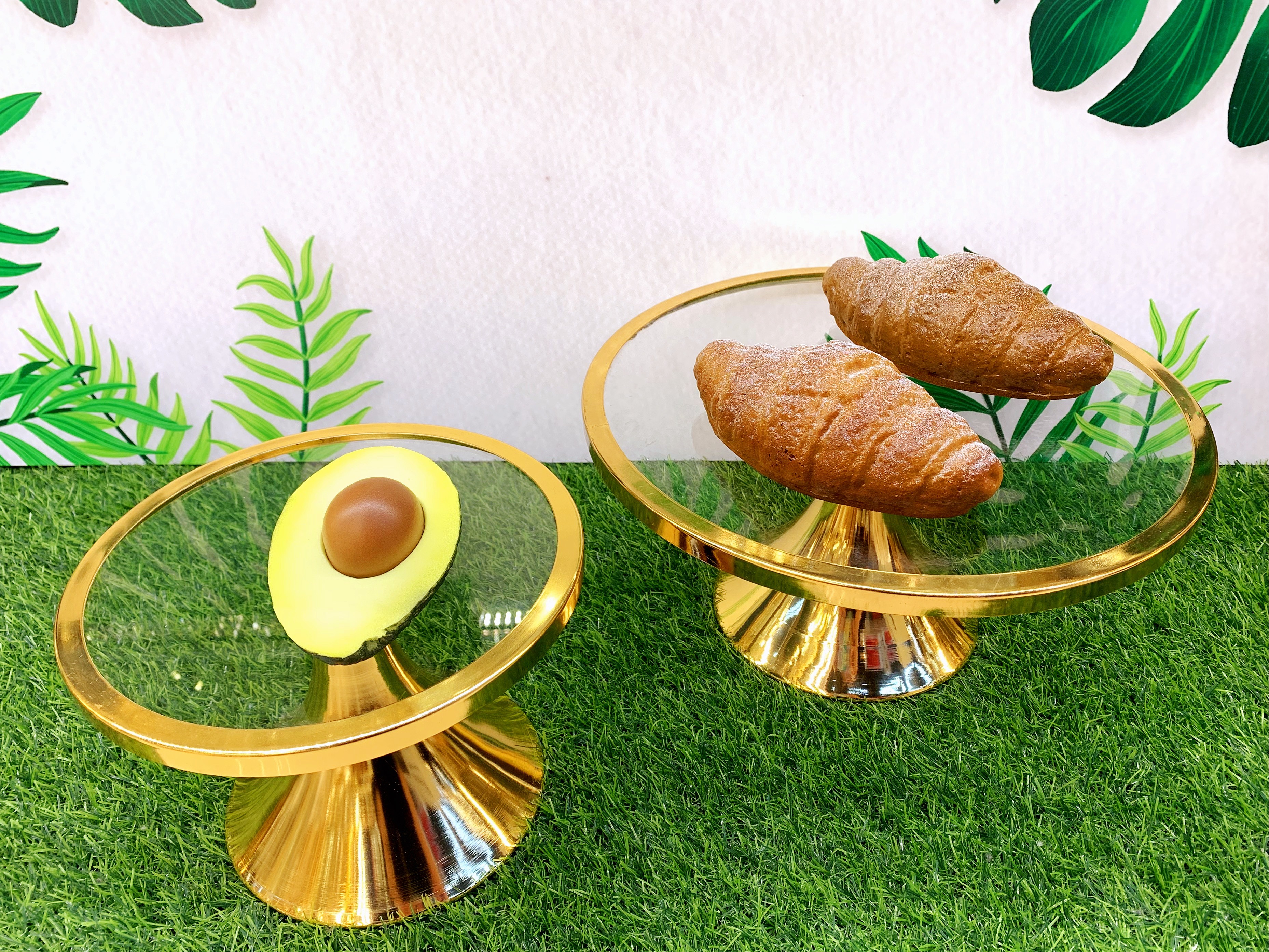 Round glass fruit platter