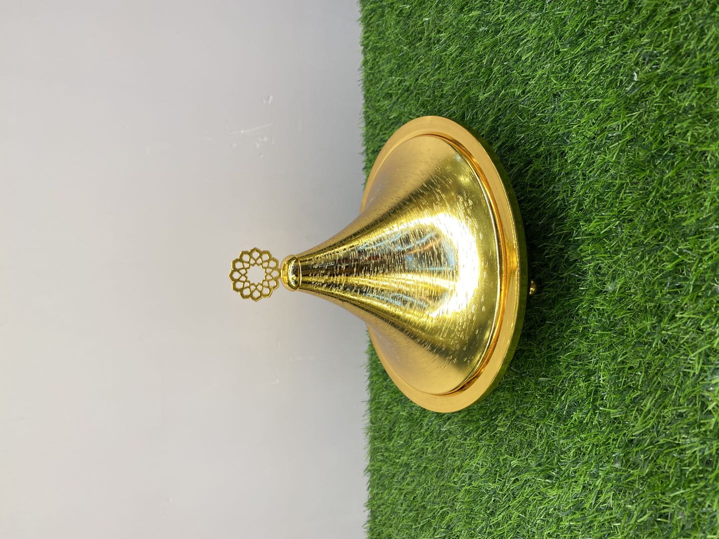 The Taji pan measures 27*24cm