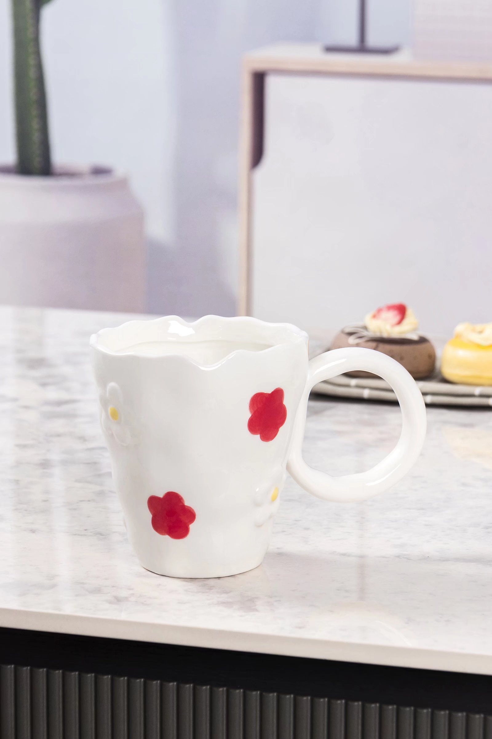 Hand-painted ceramic cups, embossed water cups, colored glaze mugs, cute little flower coffee cups, creative large-eared cups Application Scenario