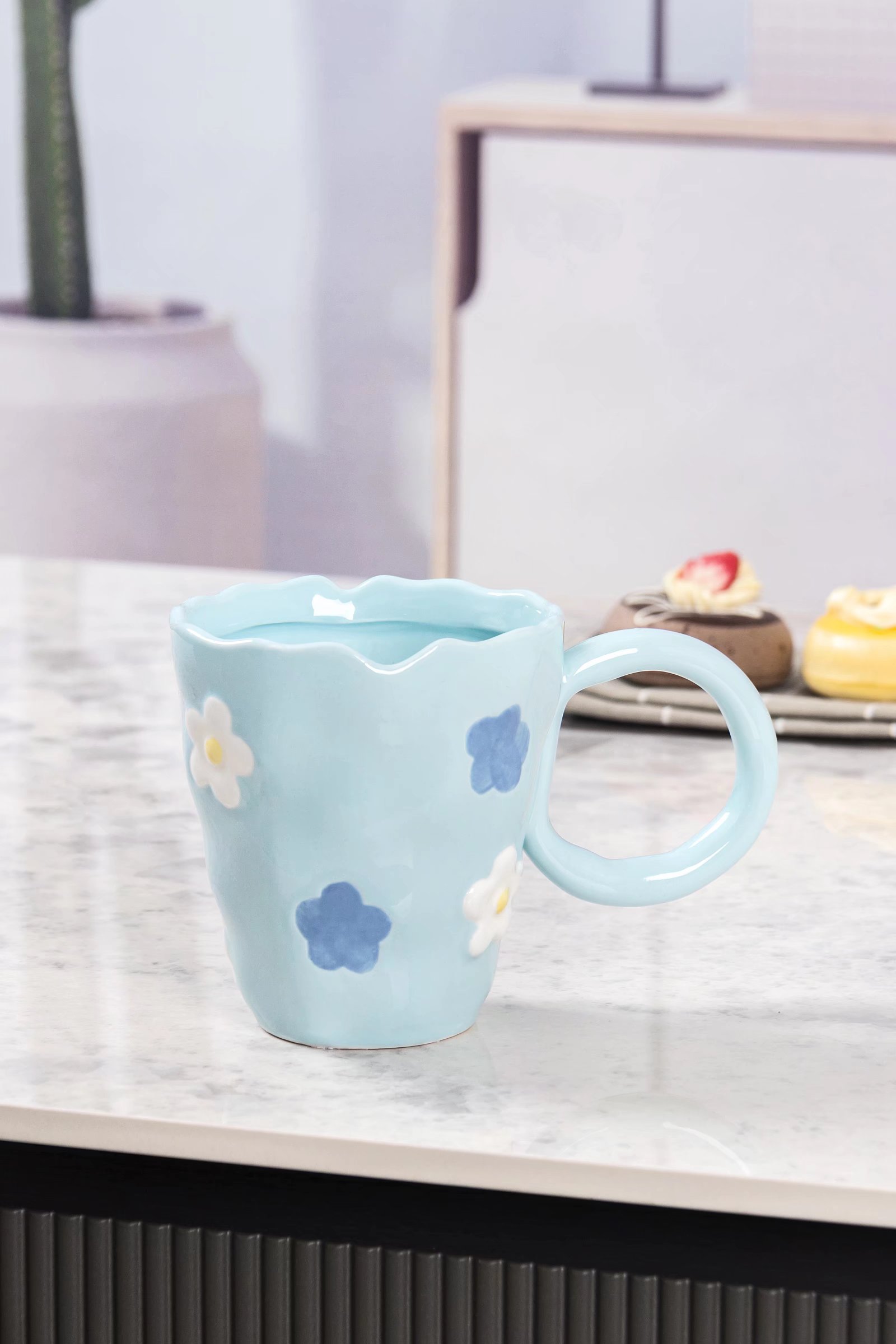 Hand-painted ceramic cups, embossed water cups, colored glaze mugs, cute little flower coffee cups, creative large-eared cups Item Picture