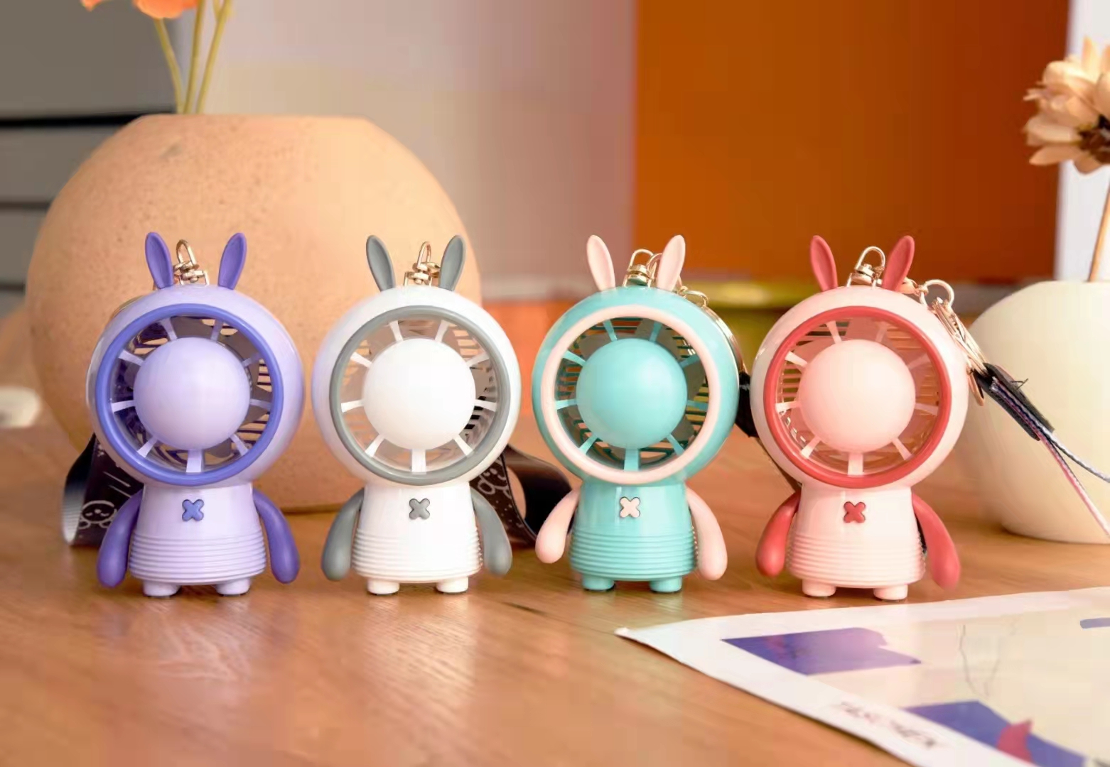 The 88519 rabbit keychain charging fan comes in four colors: white, blue, pink and purple. It is convenient to carry with a keychain details Picture