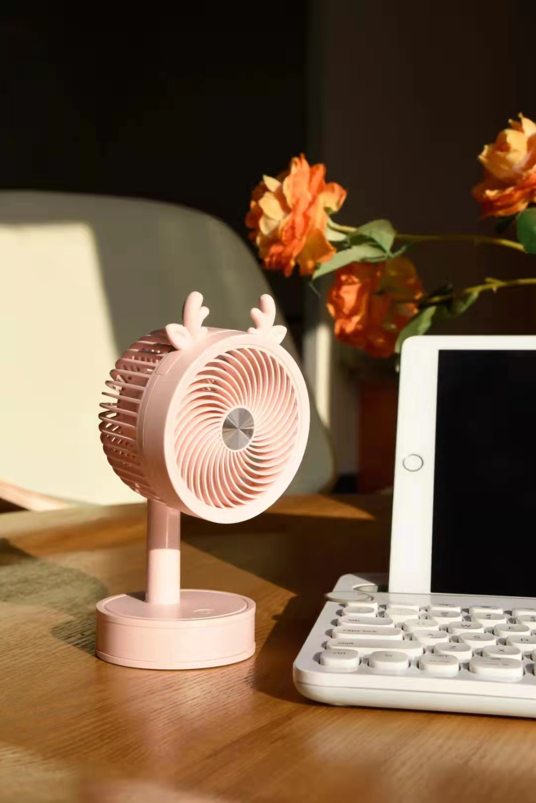 The 2229 charging fan comes in three wind speeds and three colors