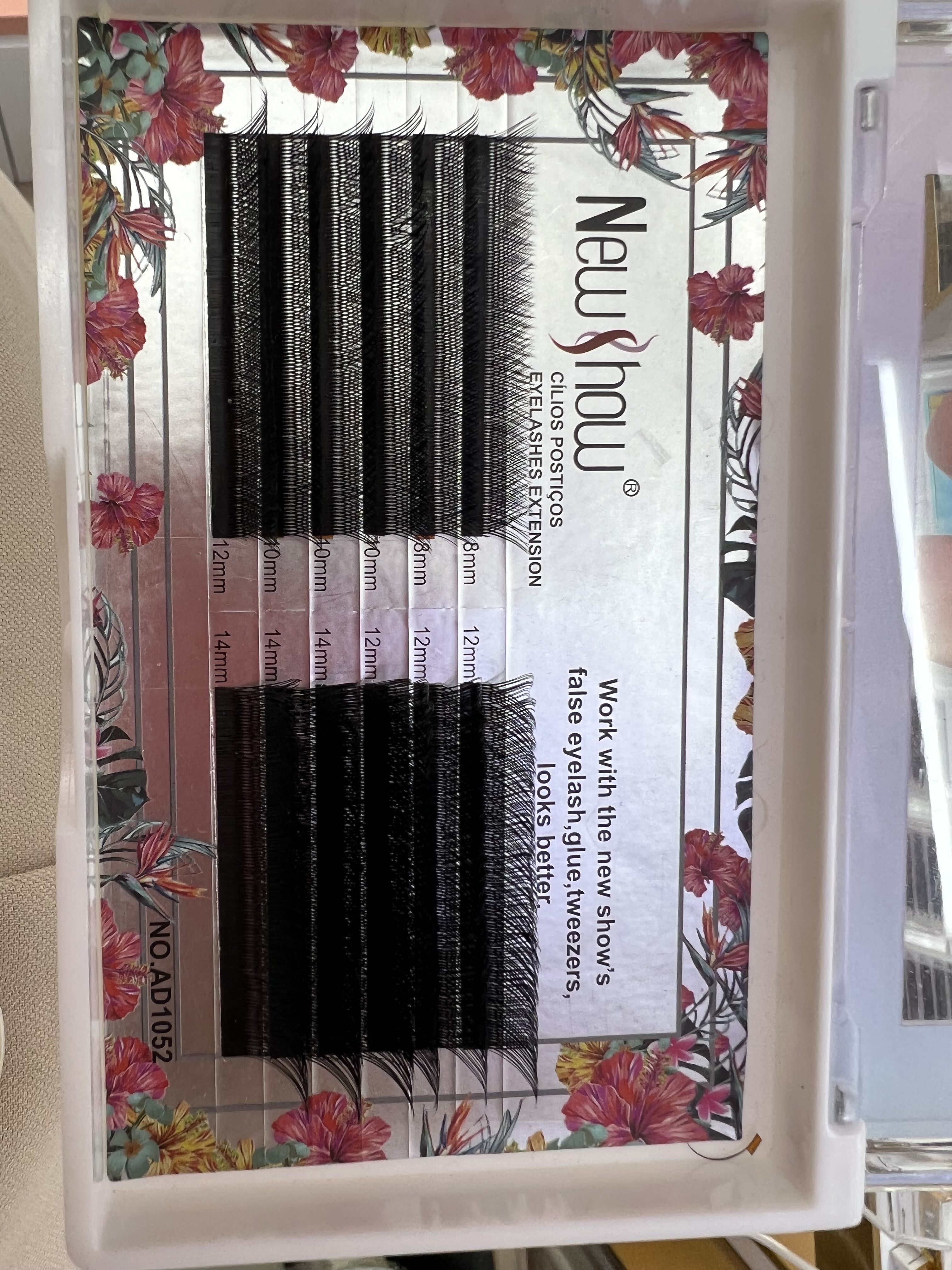 NEW SHOW False eyelash AD1052YY is used in professional beauty salons for eyelash extensions