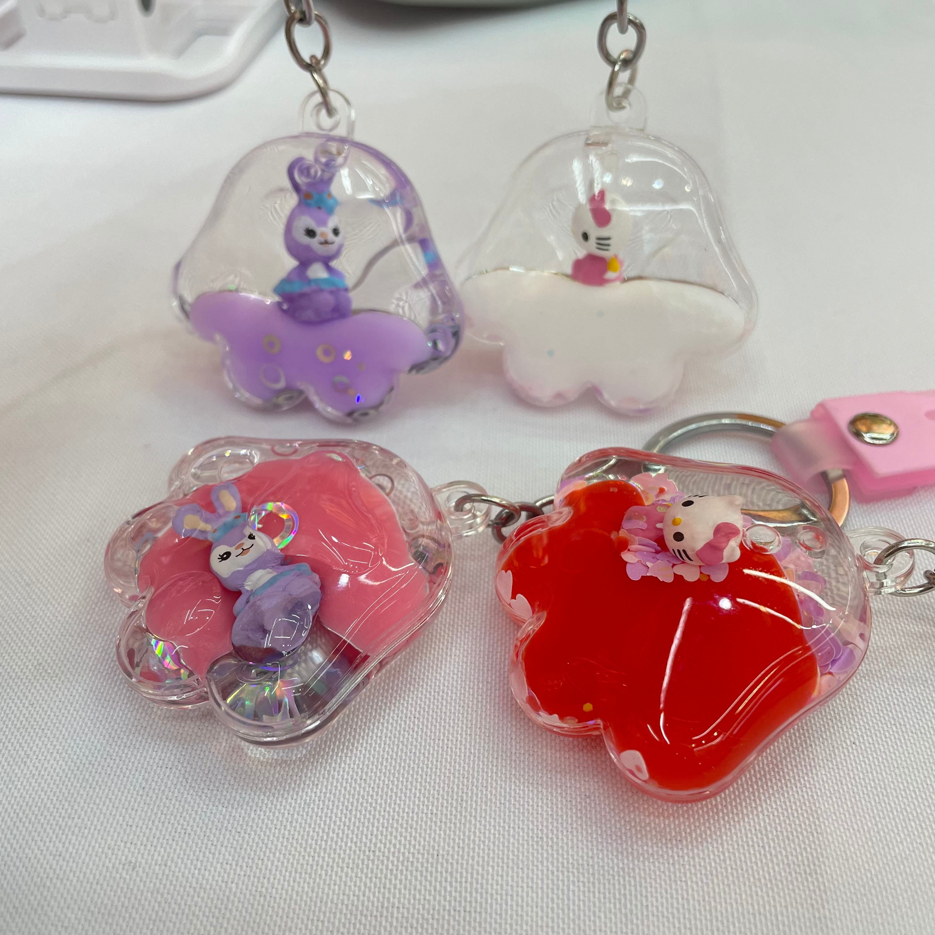 Floating cute animal key chain, oil-filled liquid acrylic key pendant, quicksand schoolbag hanging decoration, key chain Specification image