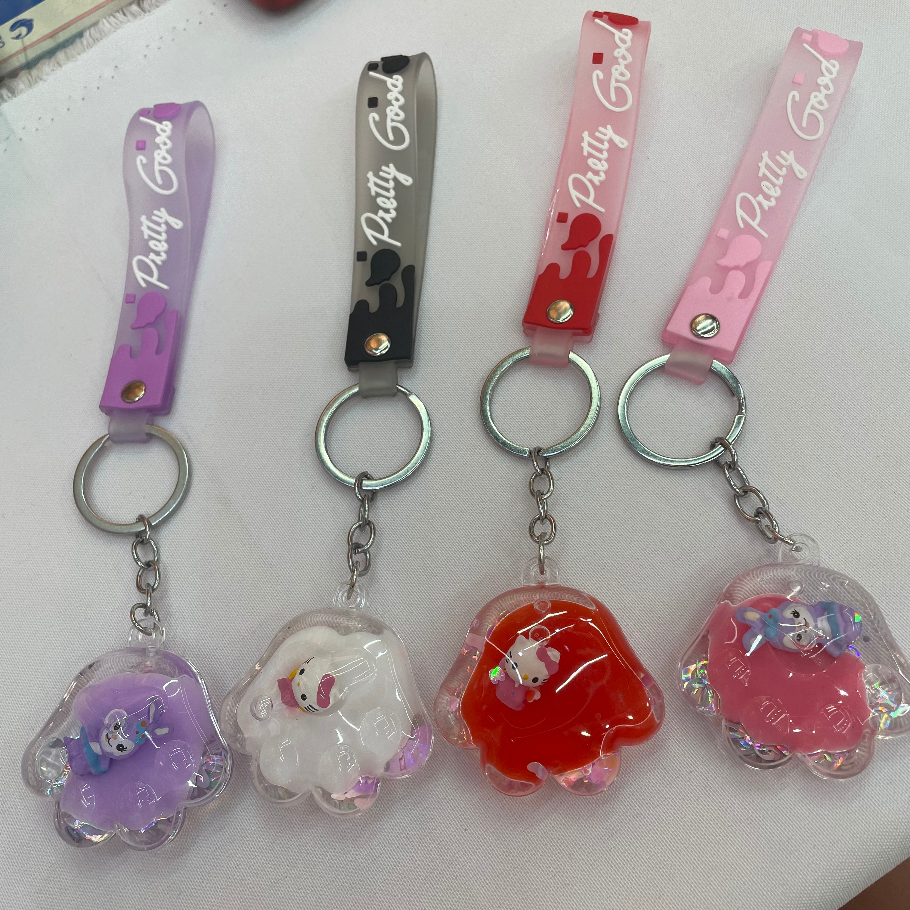 Floating cute animal key chain, oil-filled liquid acrylic key pendant, quicksand schoolbag hanging decoration, key chain Item Picture