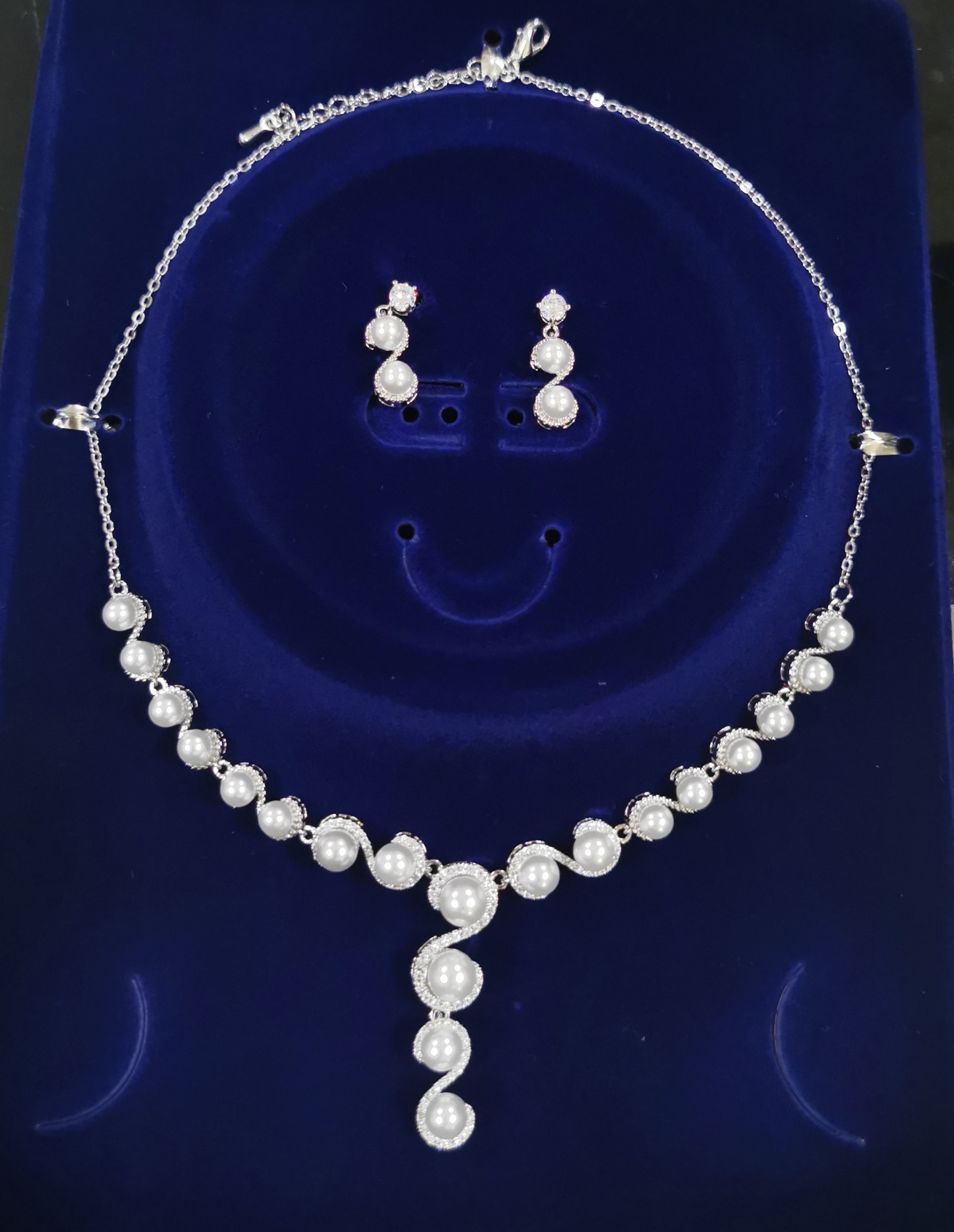 Golden Dream Beauty's Simple Daily Fashion Trend Zircon Set Chain (White Bestseller)