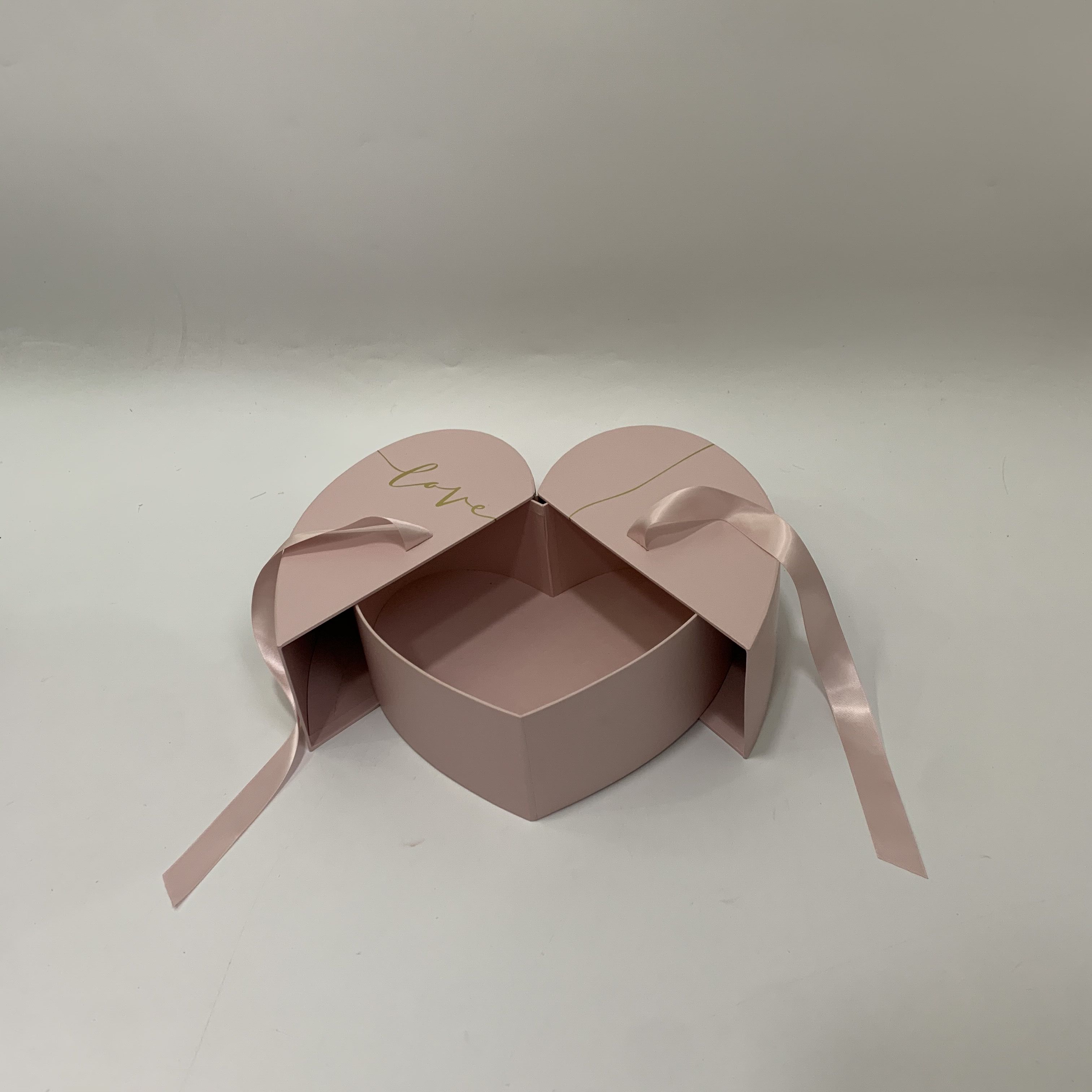 Vina Double heart-shaped flower box gift packaging box, wedding gift box, heart-shaped gift box, present box Specification image