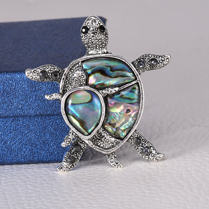 Factory direct sales, popular in foreign trade, high-end new brooches paired with abalone, shellfish, turtle, European and American luxury high-end pearl pins, pearl coats, corsages, mom gifts Specification image