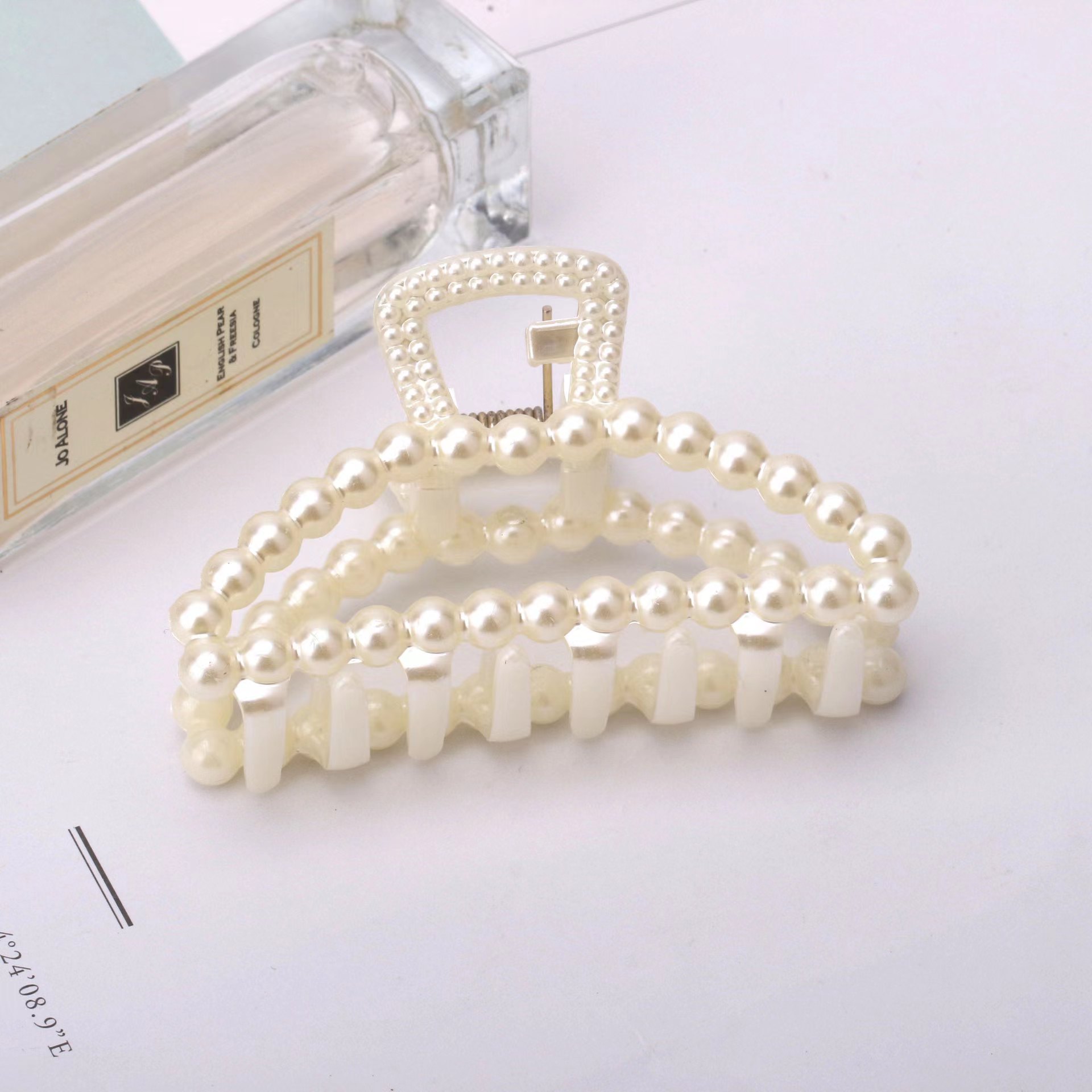 Korean version bow tie large simple shark clip accessory hair clip, women's headwear plastic pearl small hair clip wholesale h-515 details Picture