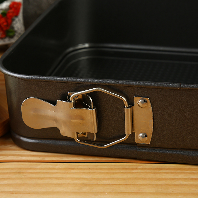 Square buckled non-stick cake mold Application Scenario