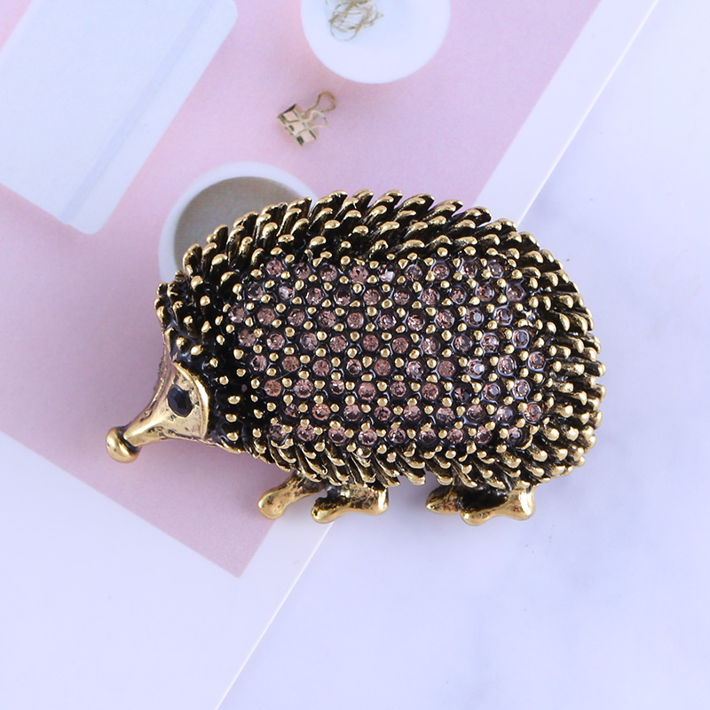Factory direct sales for foreign trade, popular high-end new brooches paired with water diamonds, hedgehogs, creative European and American luxury high-end pearl pins, pearl coats, corsages, mom gifts