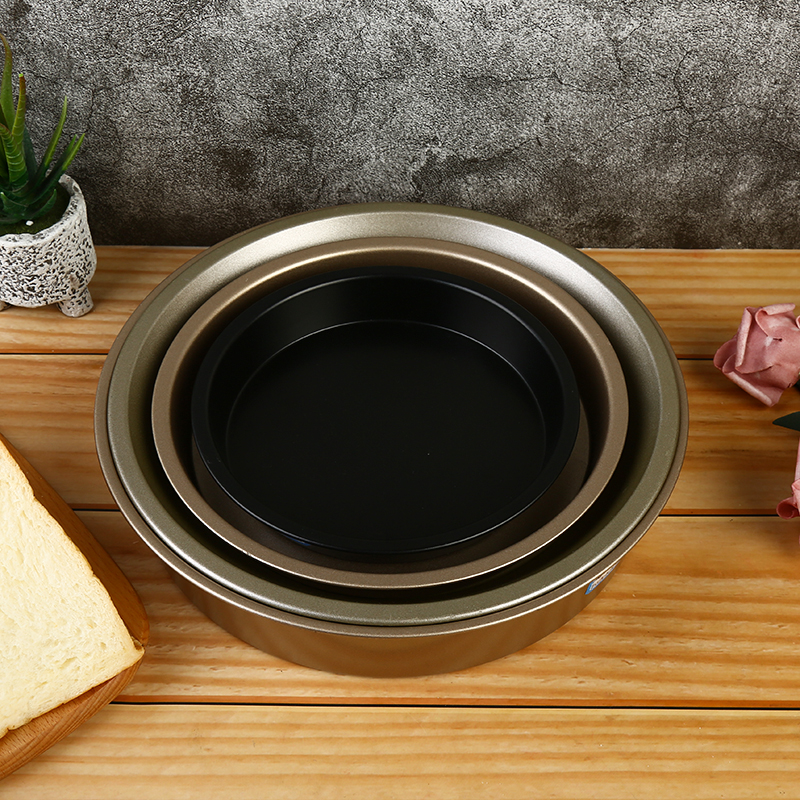 The disc is non-stick and easy to remove from the cake mold Specification image