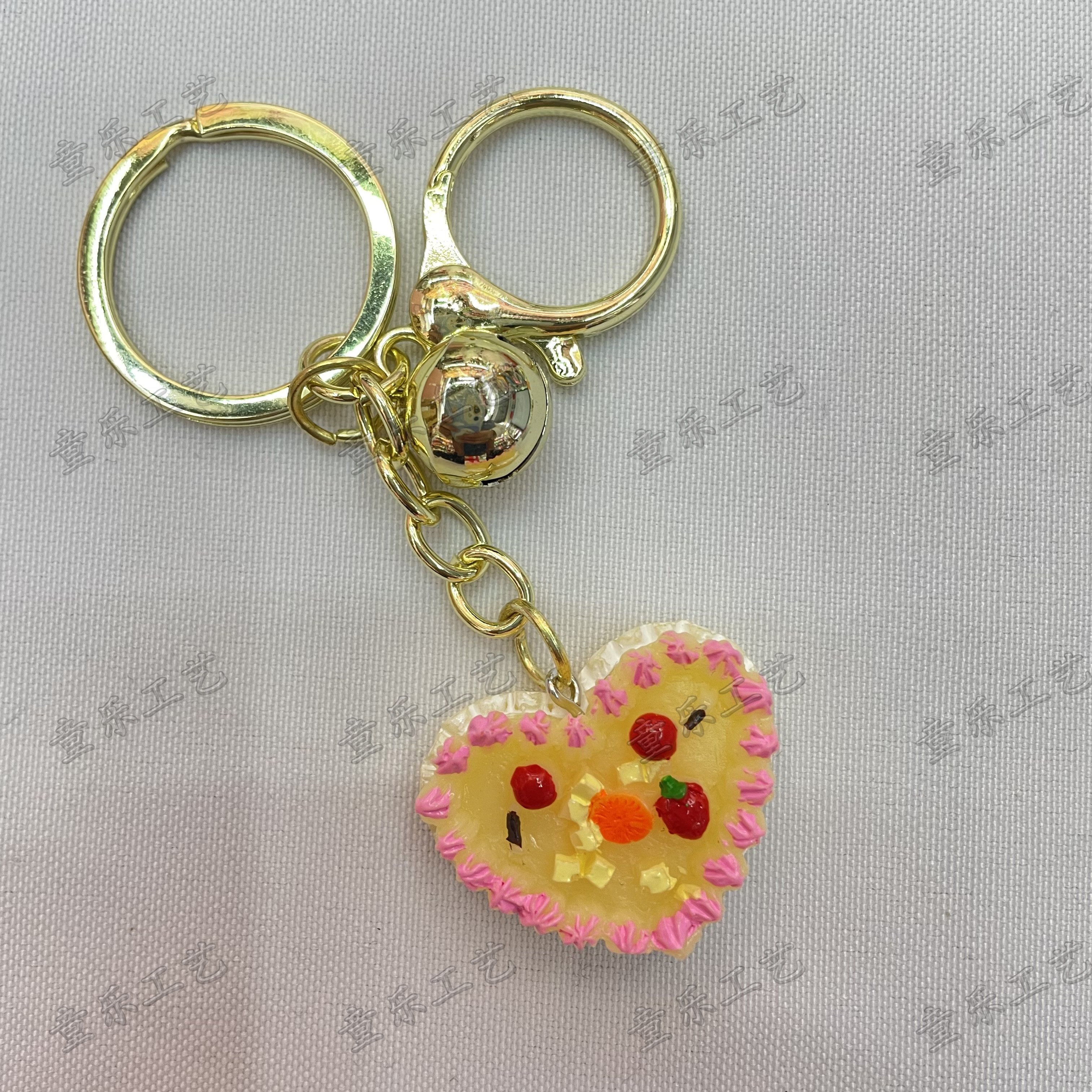 Korean popular creative simulation heart-shaped cake model keychain pendant, personalized cake bag pendant Item Picture