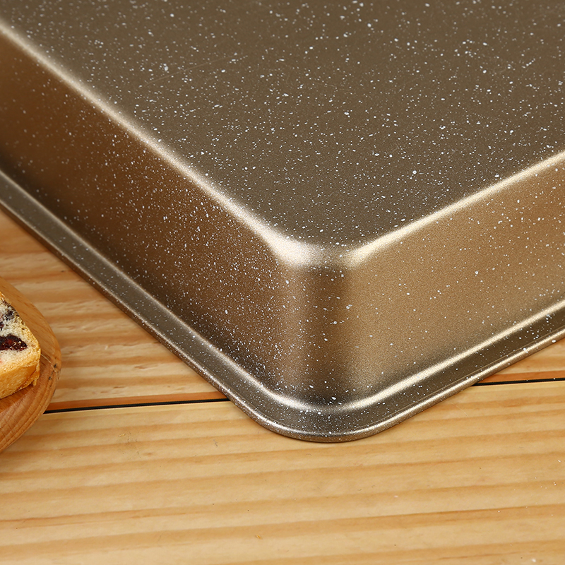Sprinkle some cake molds on the square plate Item Picture