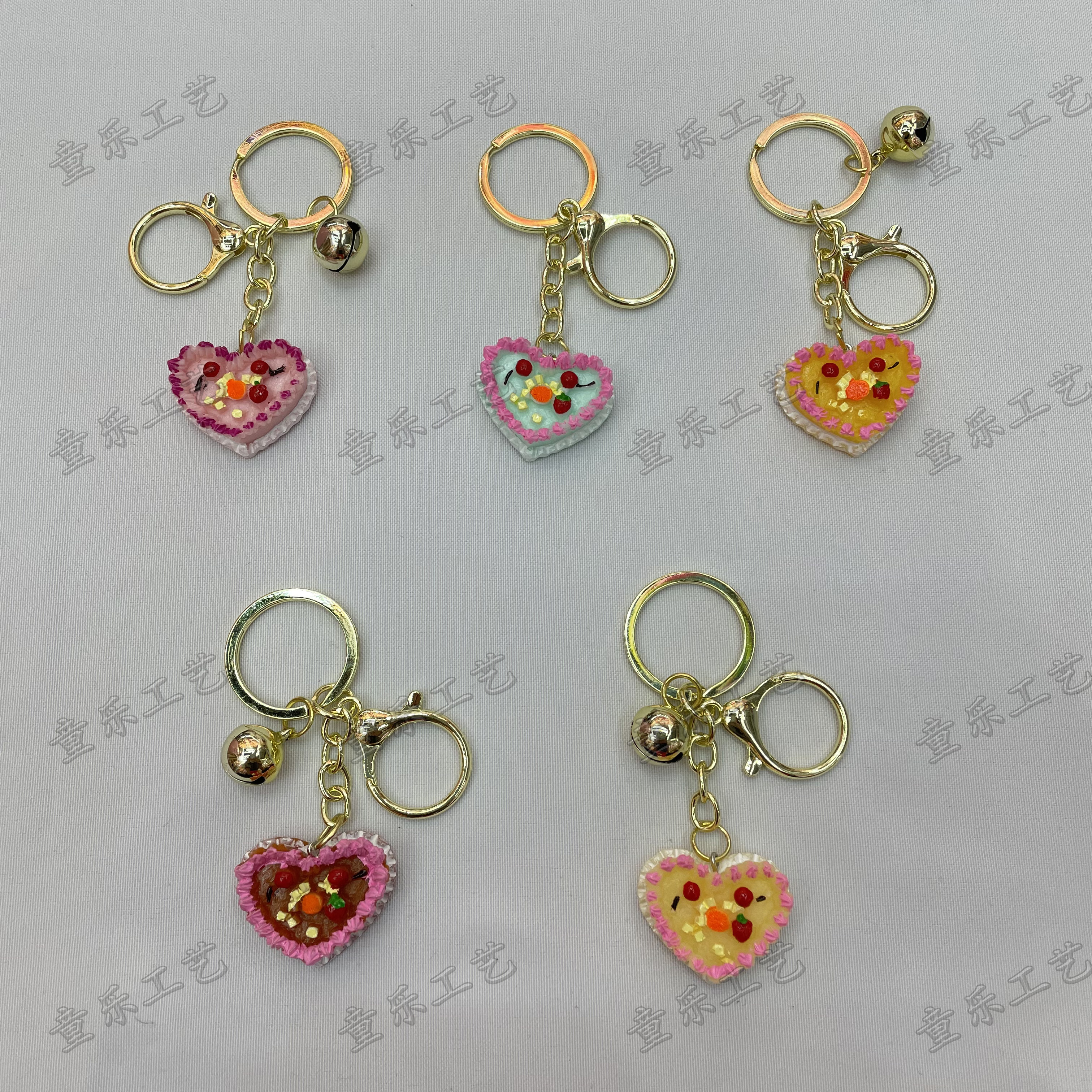 Korean popular creative simulation heart-shaped cake model keychain pendant, personalized cake bag pendant