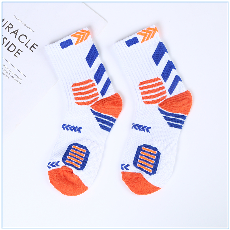 Basketball socks, children's high-top American long socks, student towel soles, professional practical sports socks Application Scenario