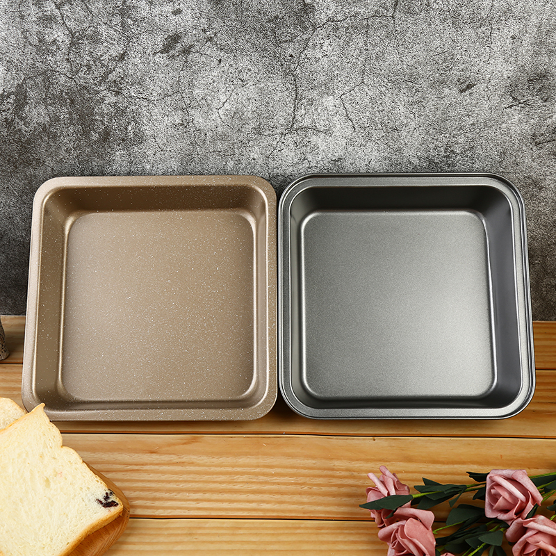 Sprinkle some cake molds on the square plate details Picture